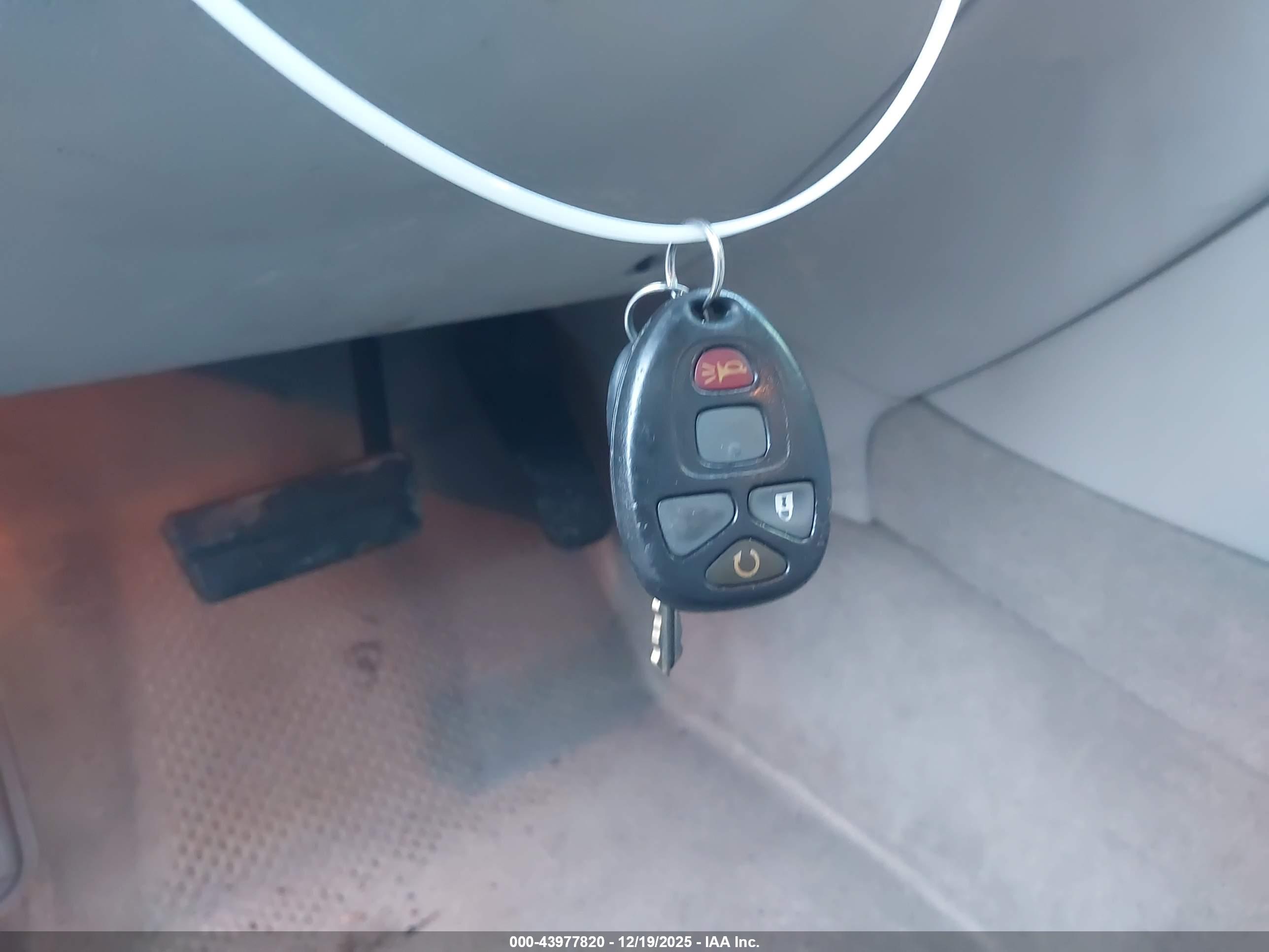 BUICK LUCERNE image 11