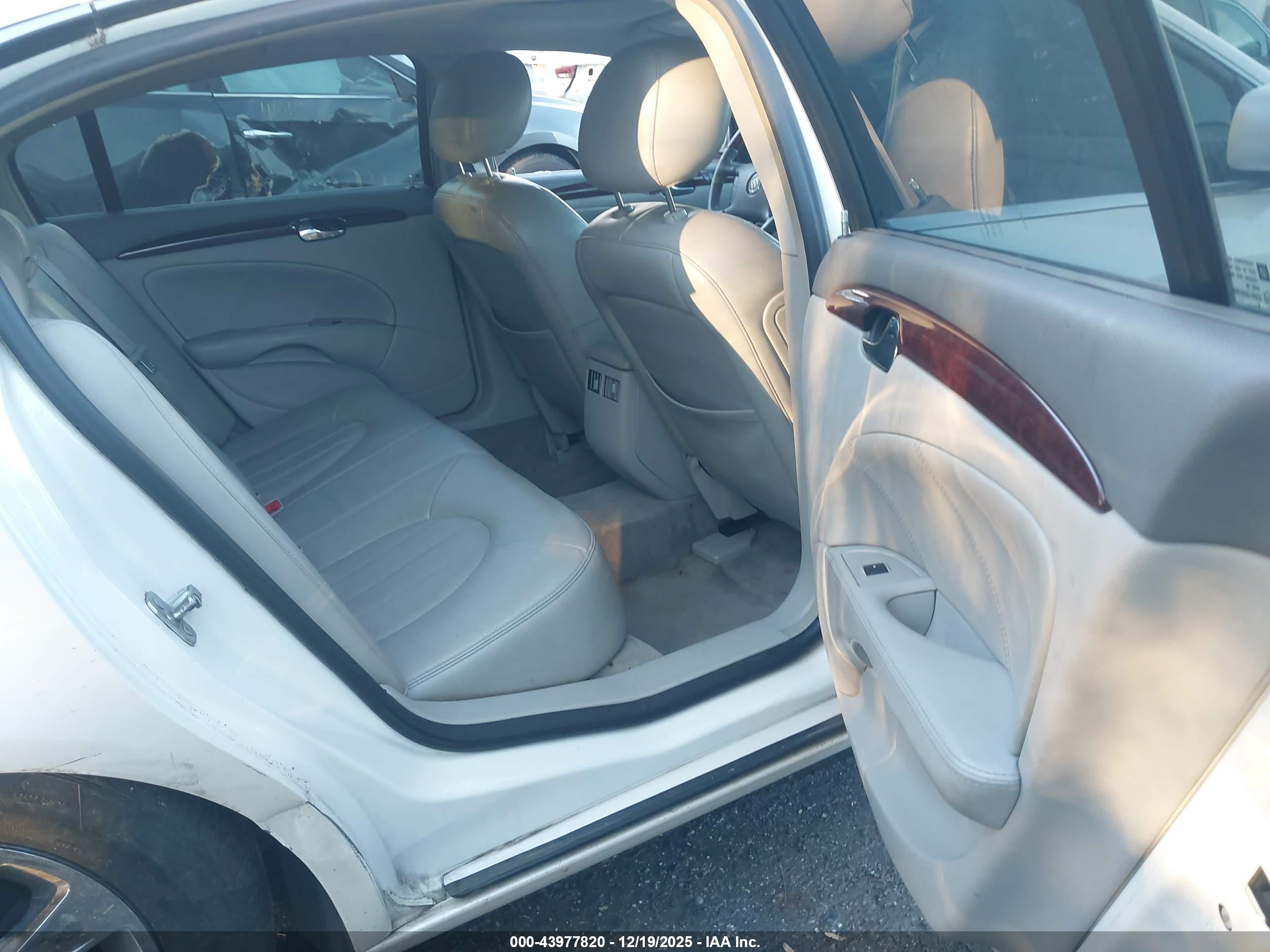 BUICK LUCERNE image 8