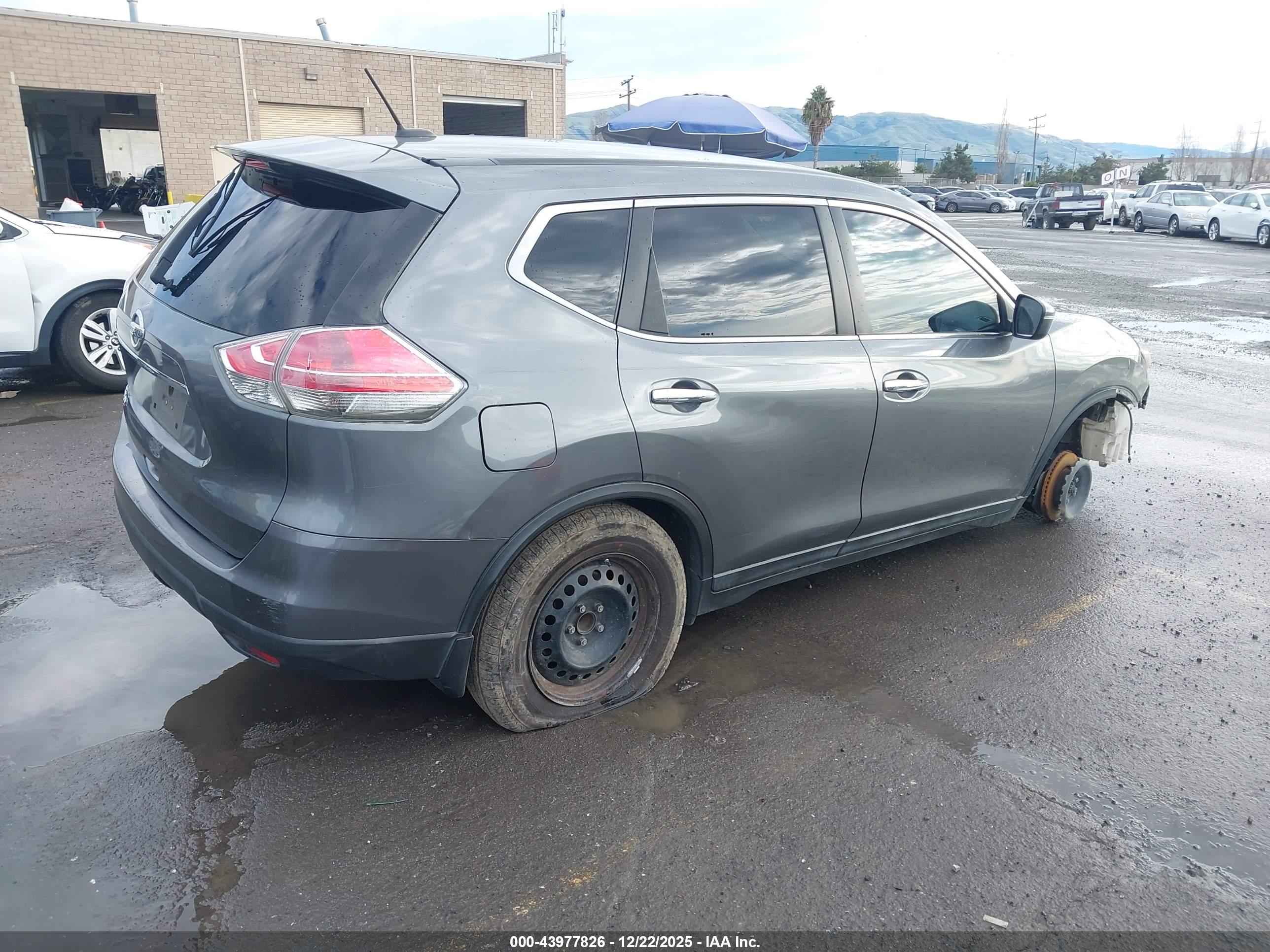 NISSAN ROGUE image 4