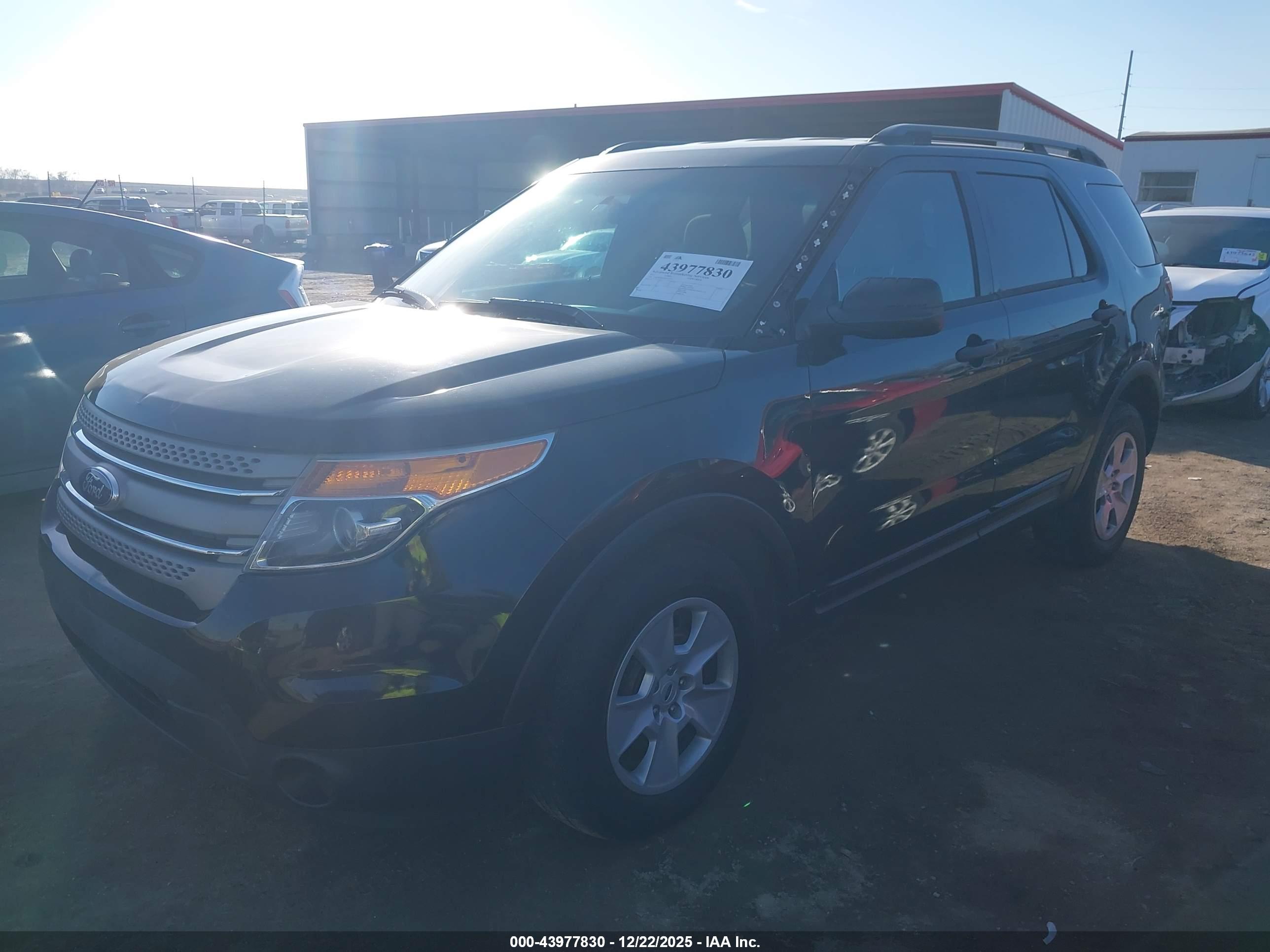 FORD EXPLORER image 2