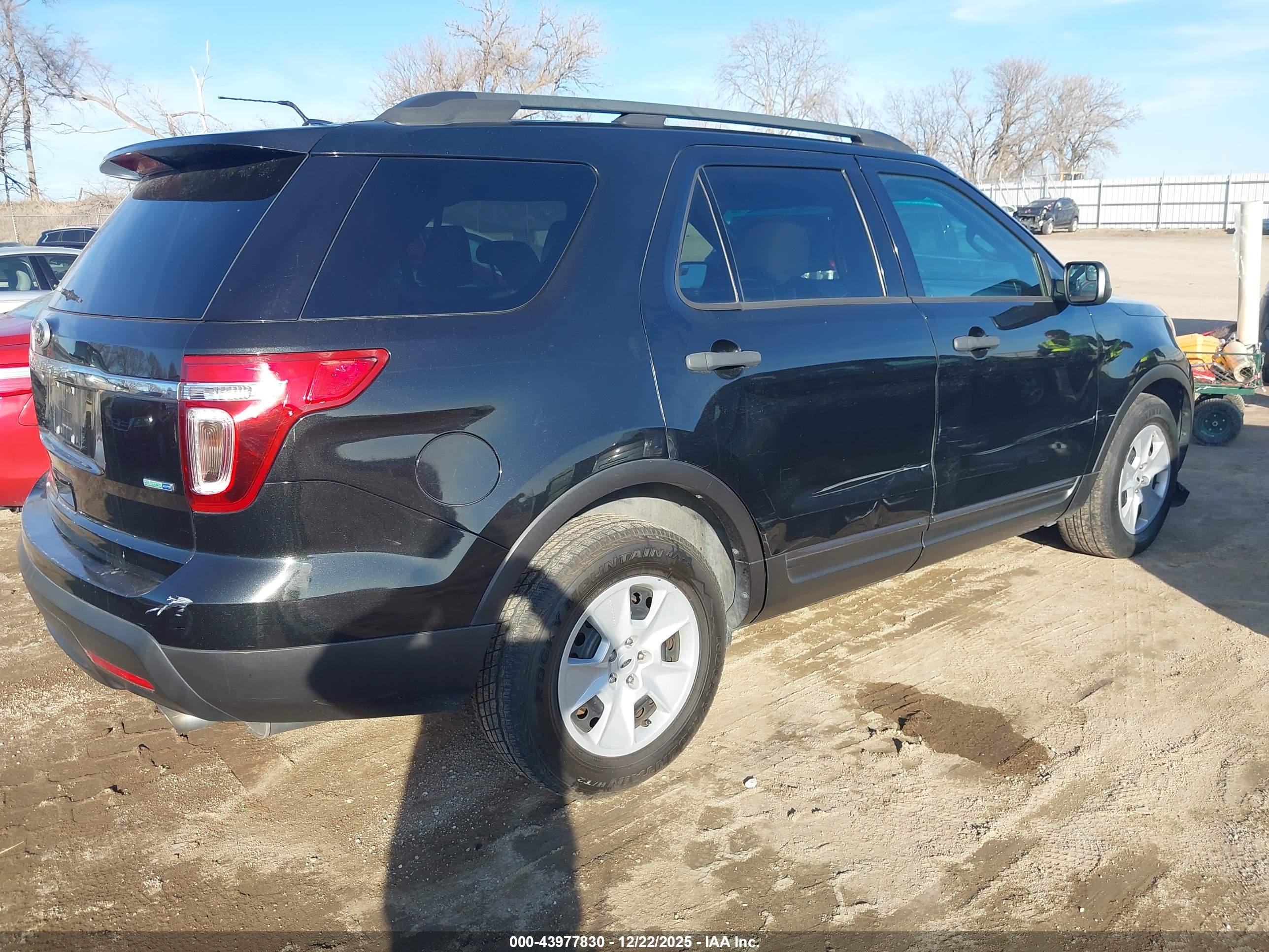 FORD EXPLORER image 4