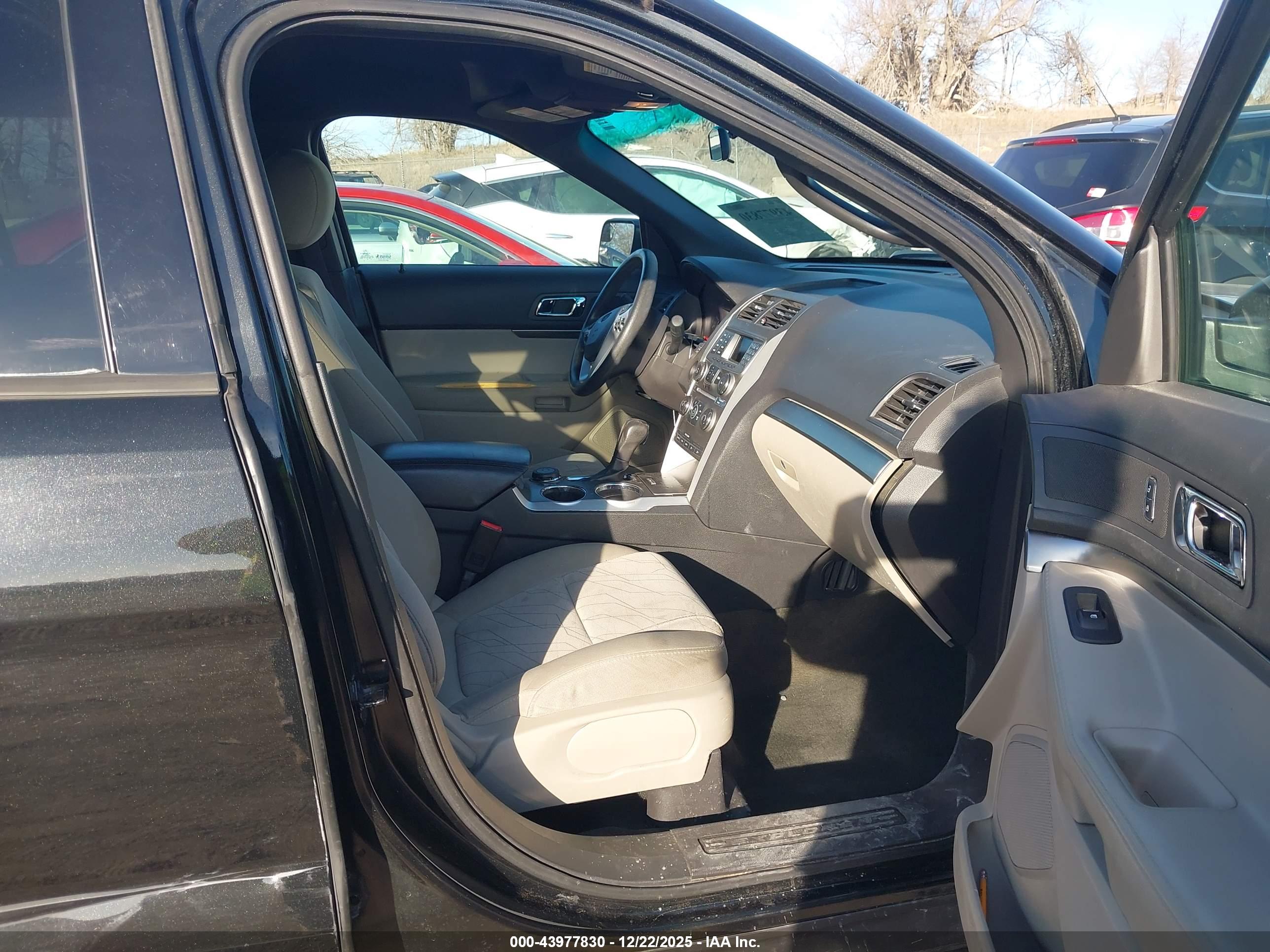 FORD EXPLORER image 5