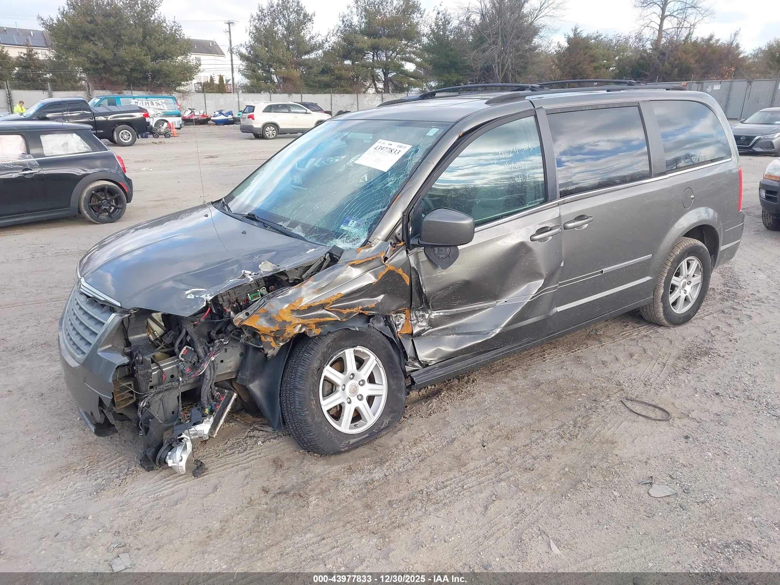 CHRYSLER TOWN image 2