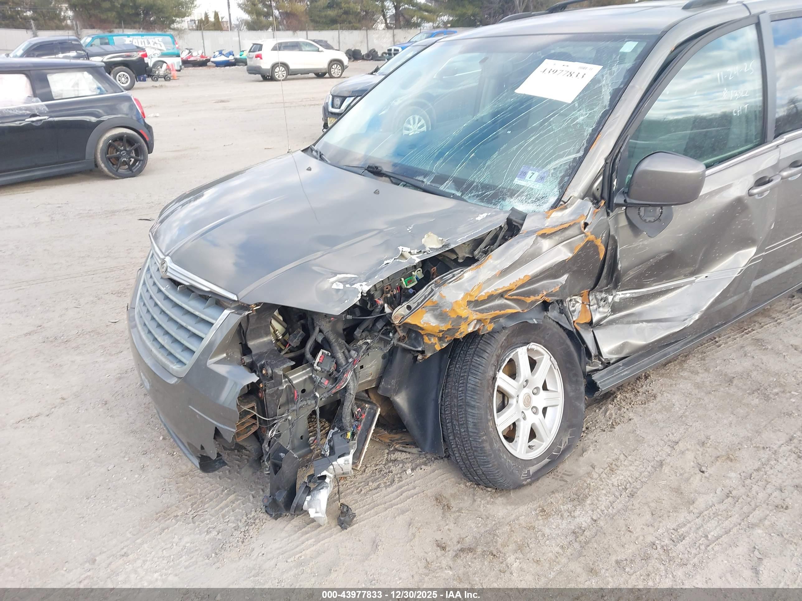 CHRYSLER TOWN image 6