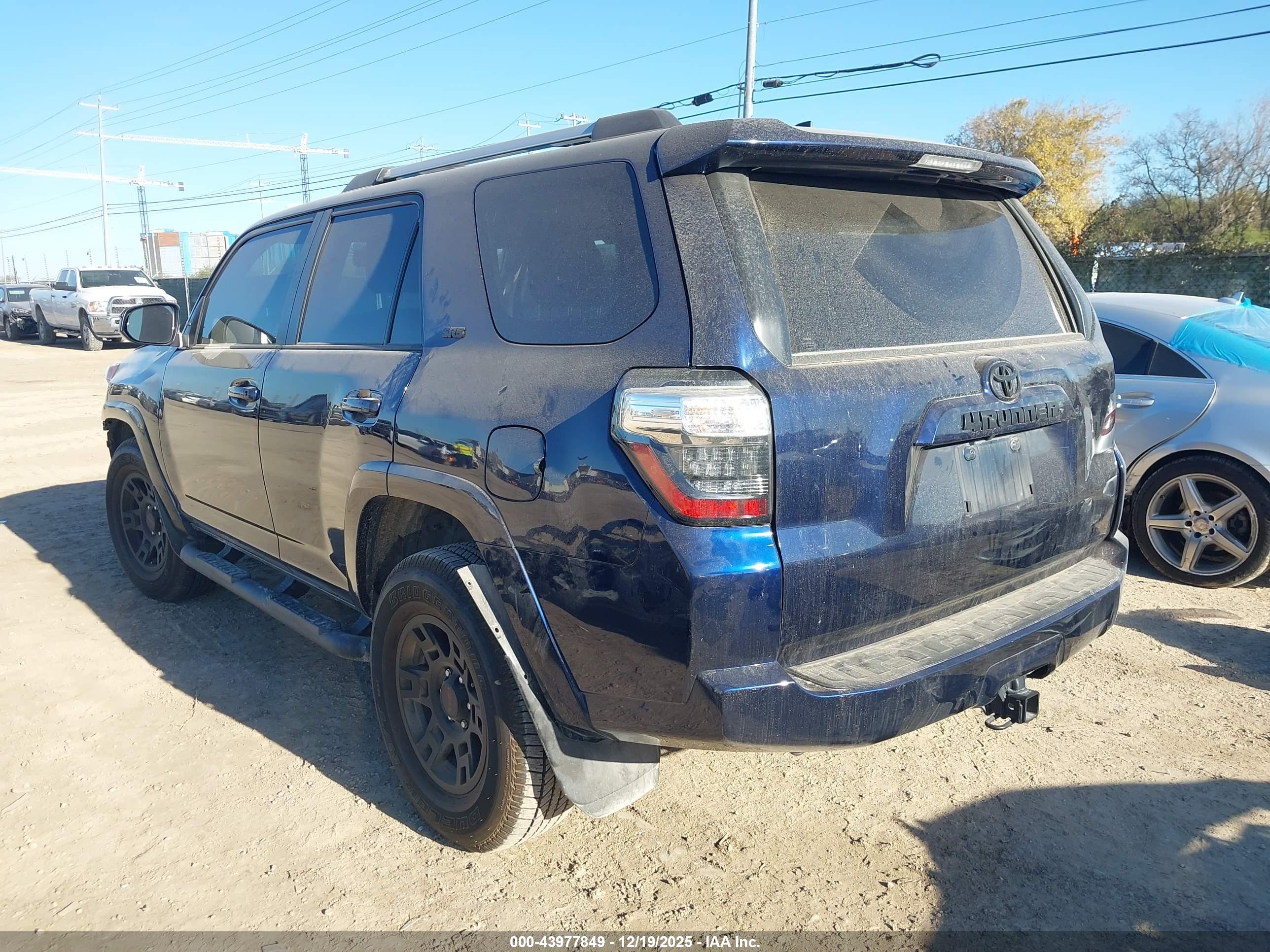 TOYOTA 4RUNNER image 3