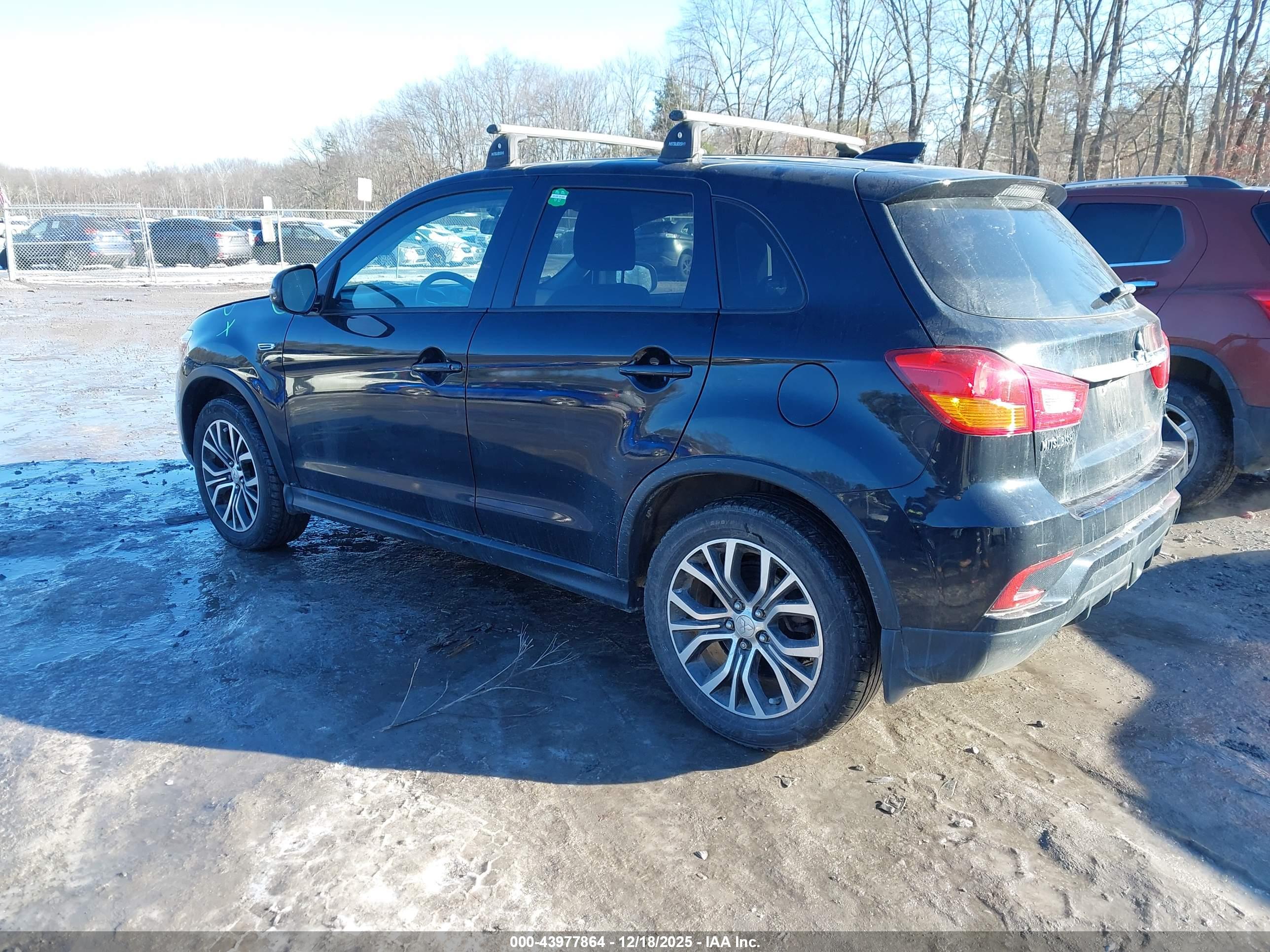 MITSUBISHI OUTLANDER image 3