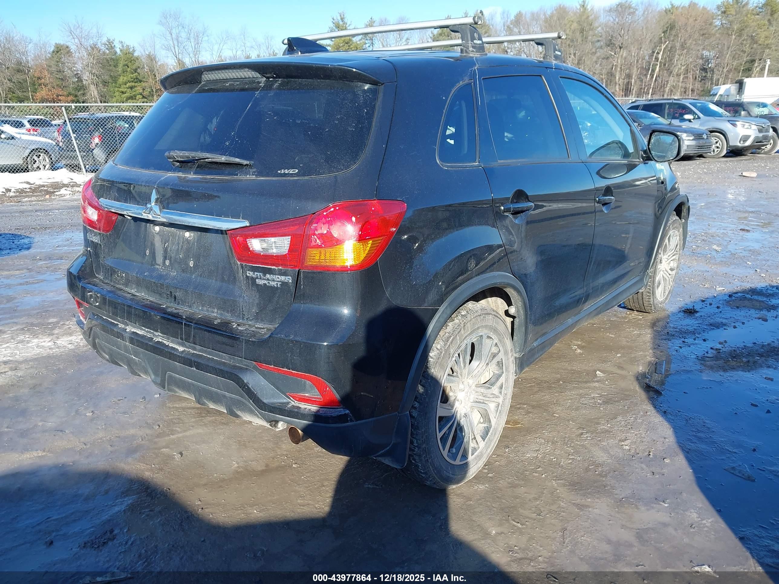 MITSUBISHI OUTLANDER image 4