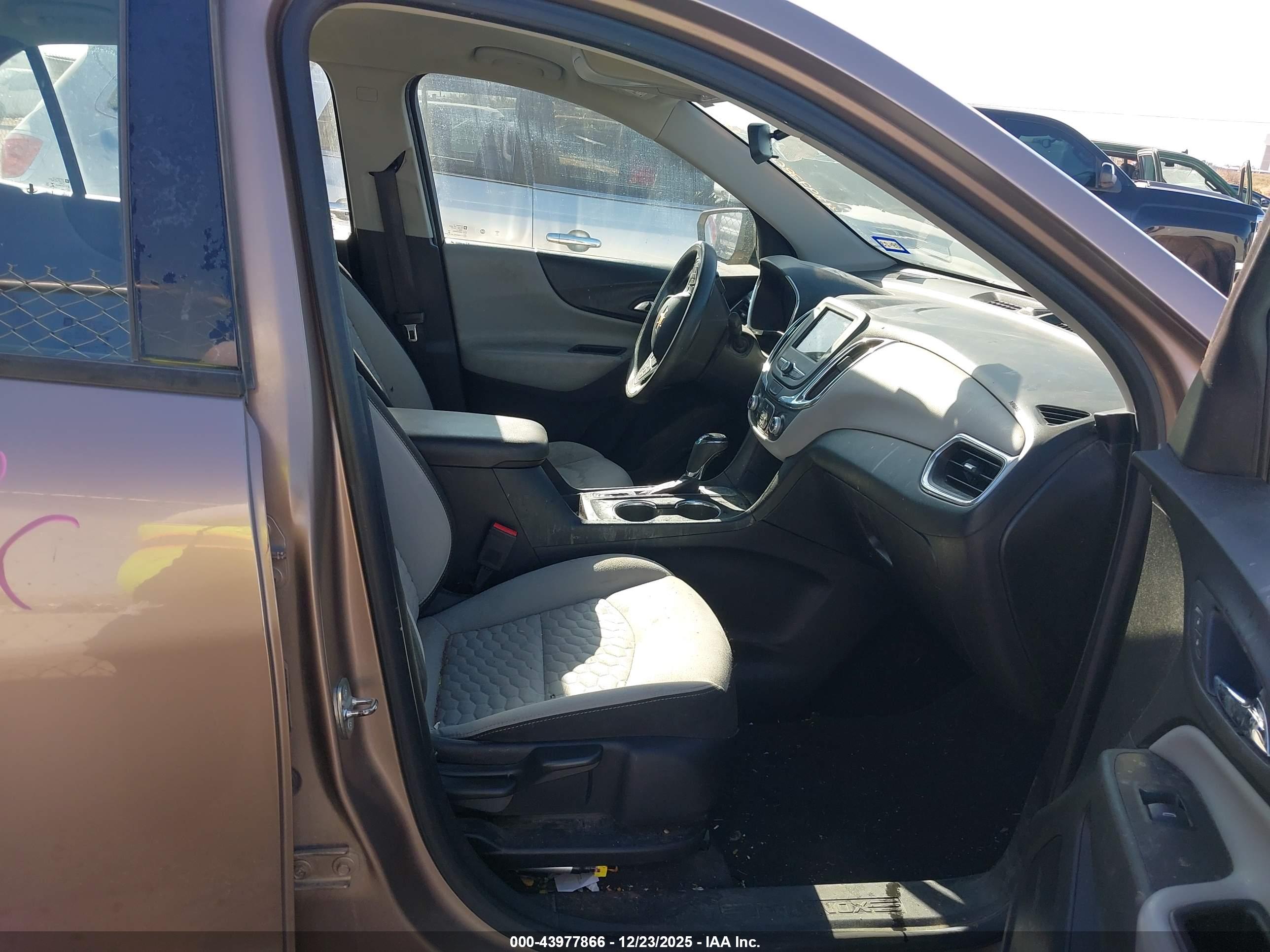 CHEVROLET EQUINOX image 5