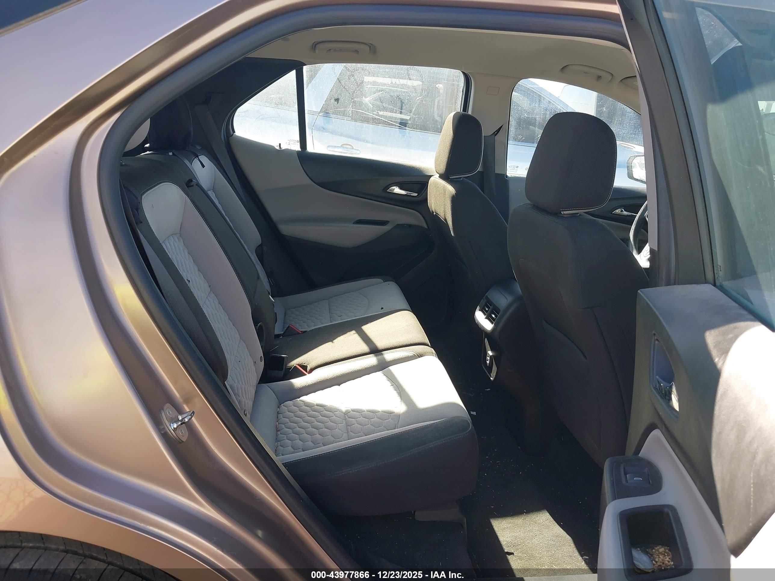 CHEVROLET EQUINOX image 8