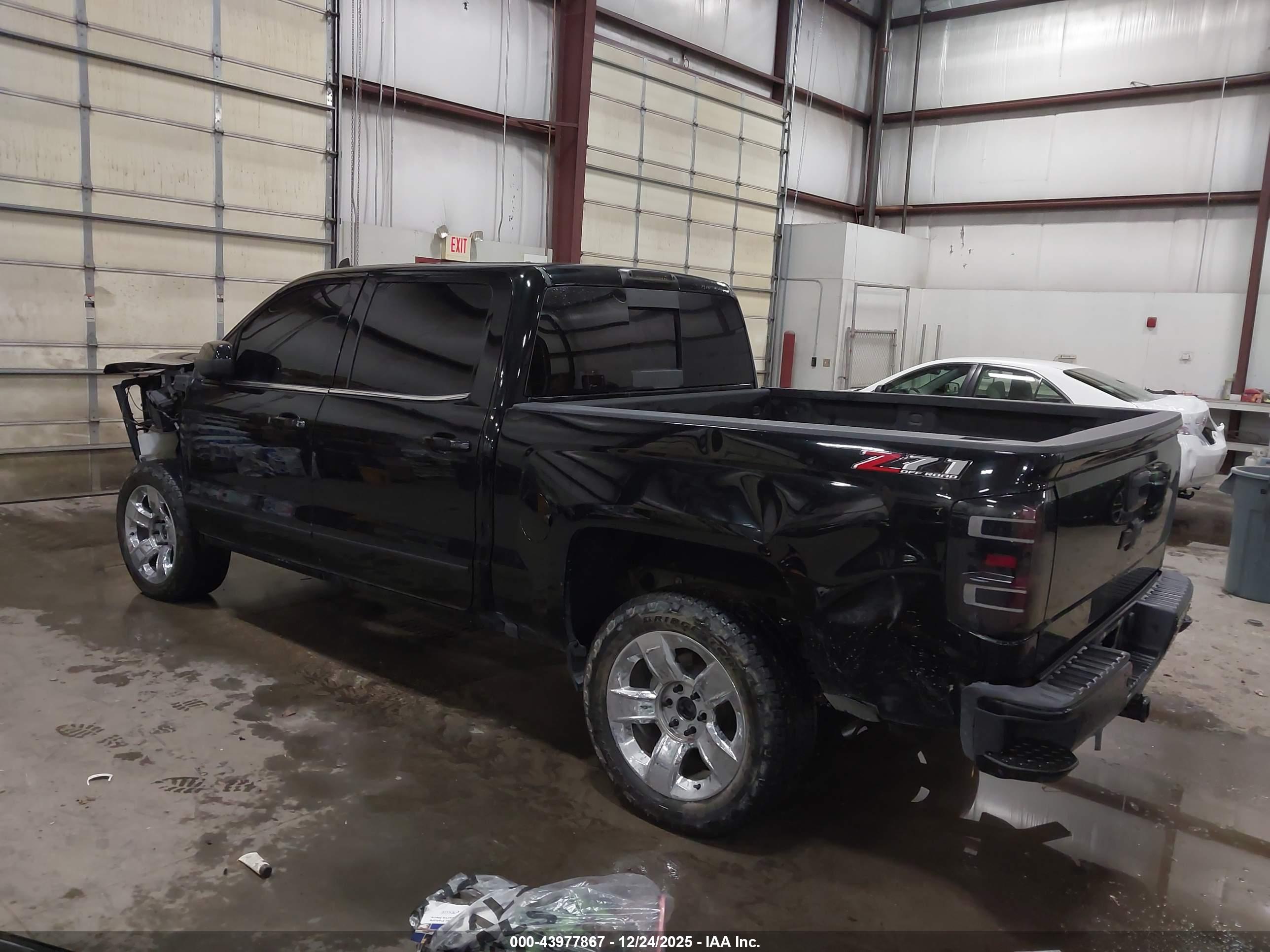 CHEVROLET SILVERADO image 3