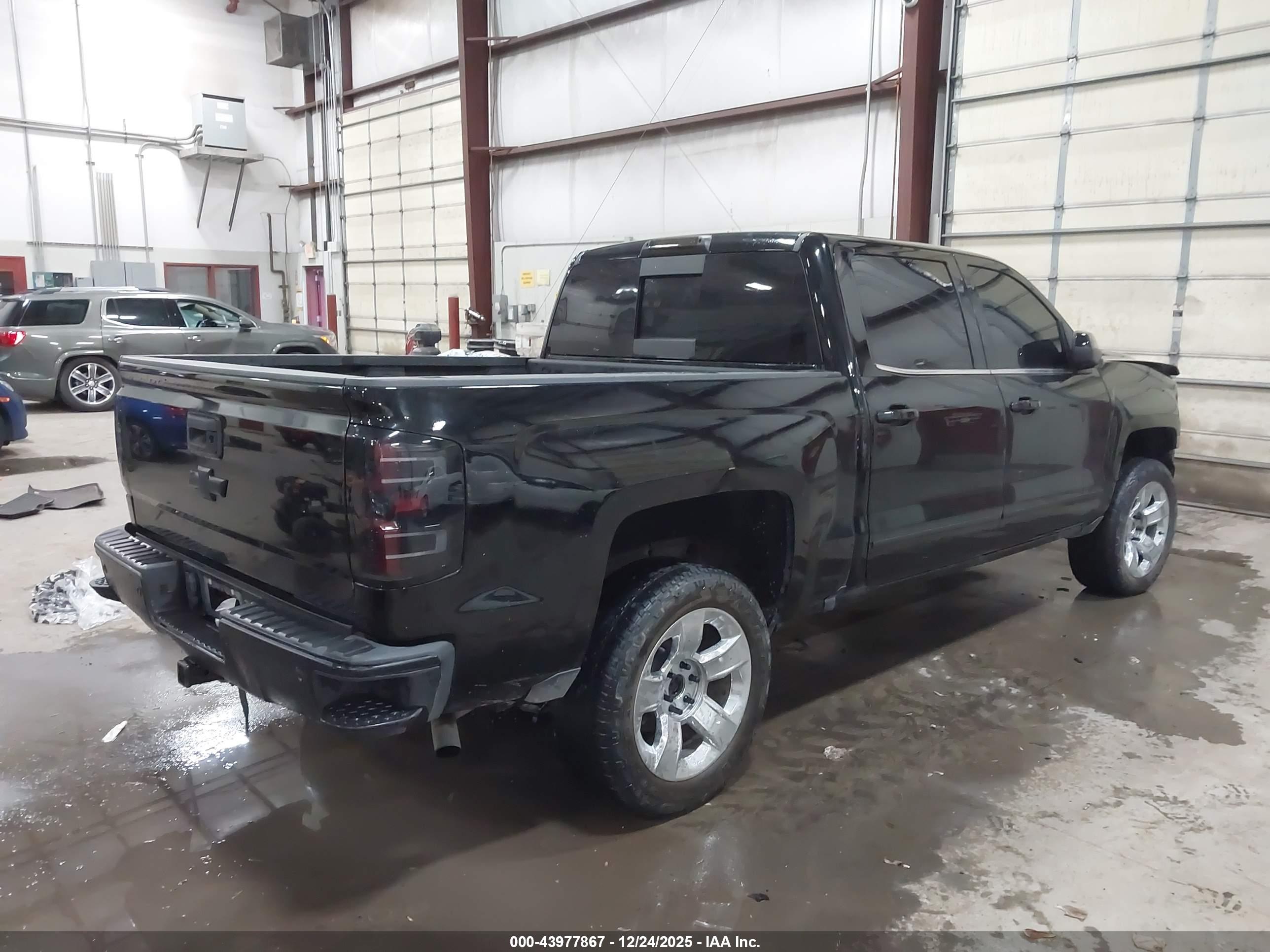 CHEVROLET SILVERADO image 4