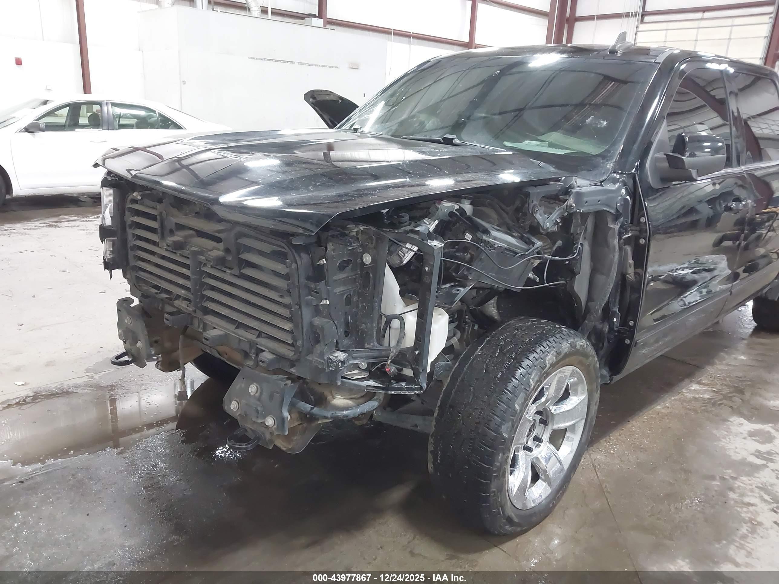 CHEVROLET SILVERADO image 6