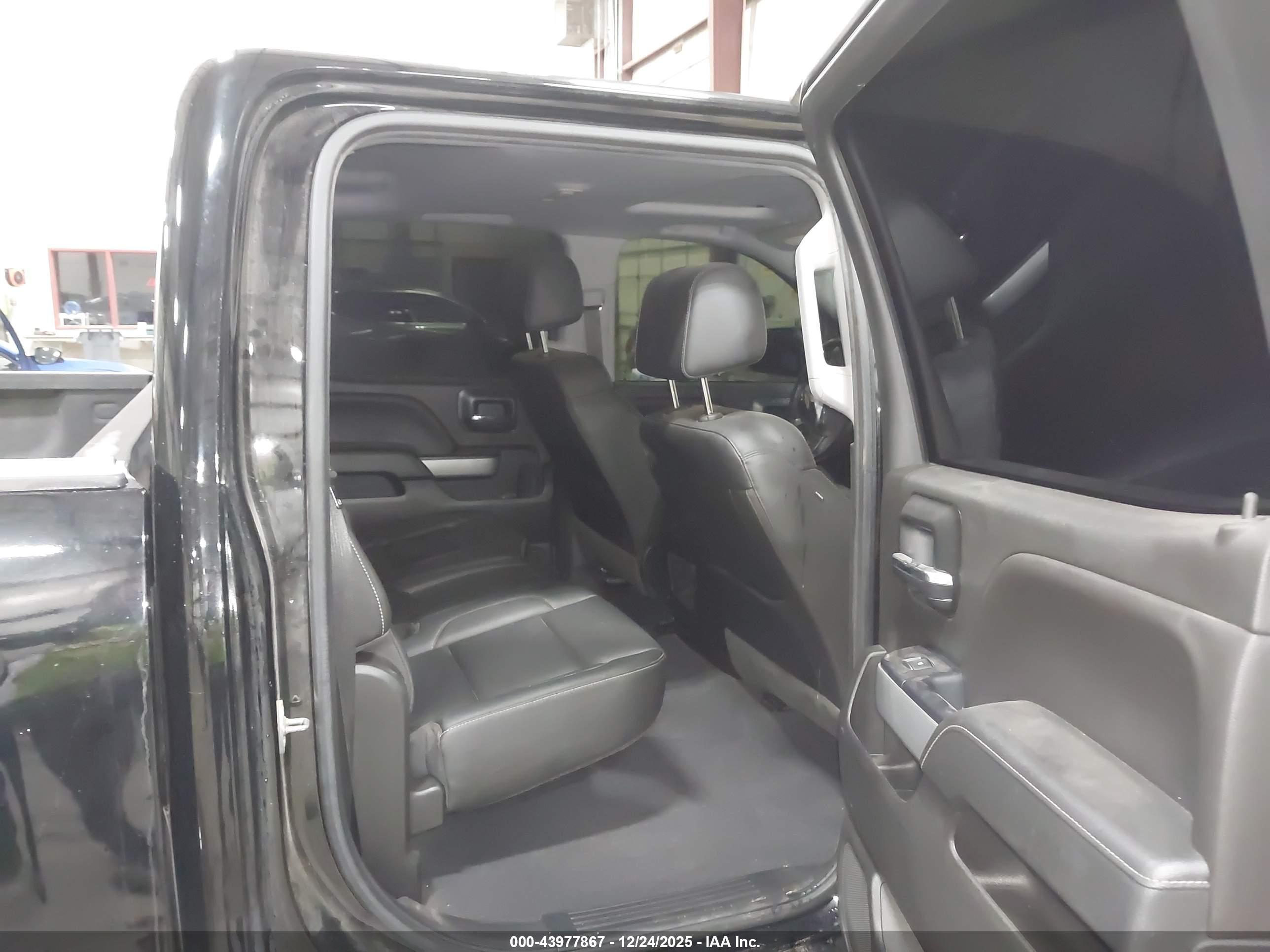 CHEVROLET SILVERADO image 8