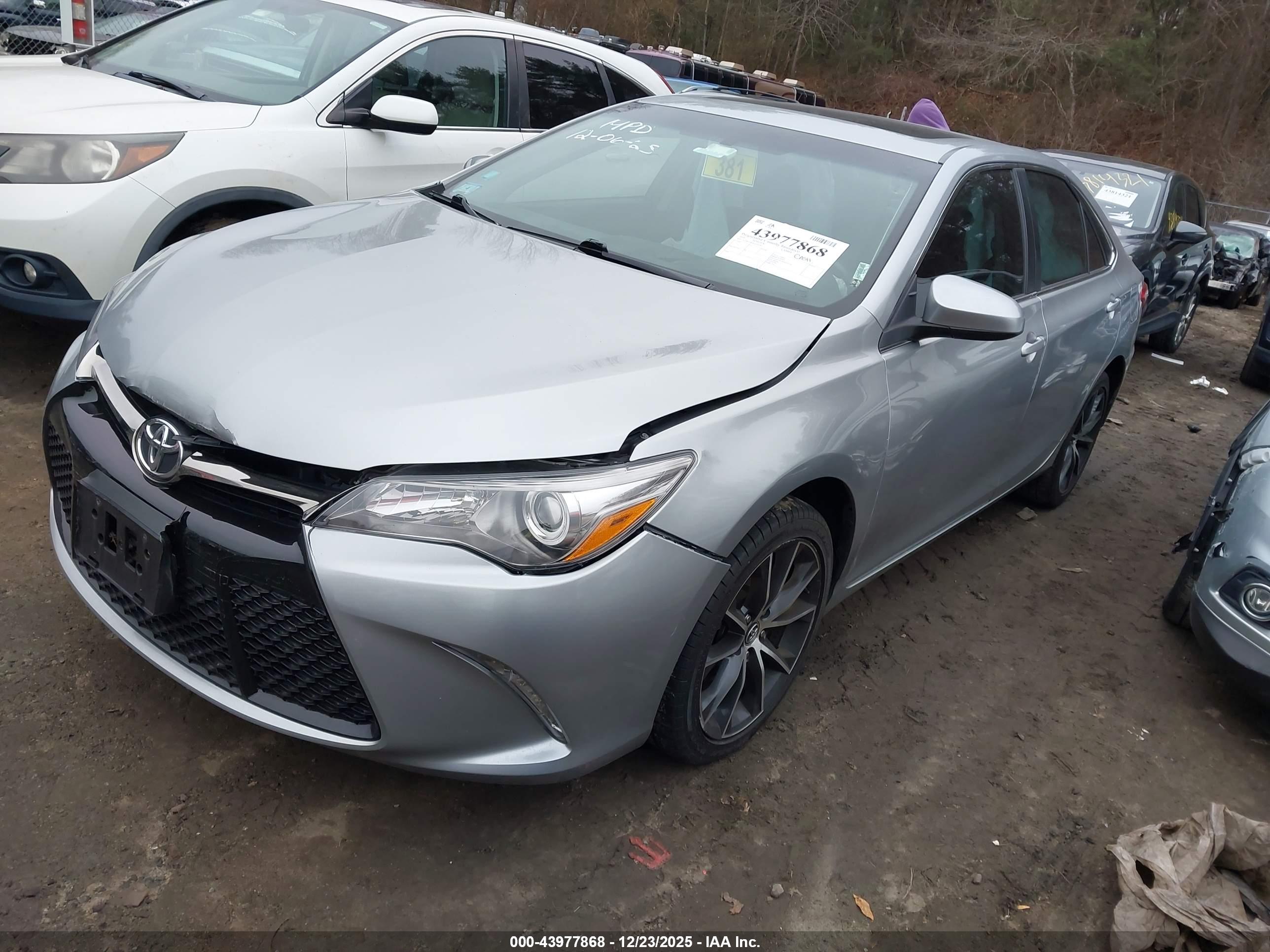 TOYOTA CAMRY image 2