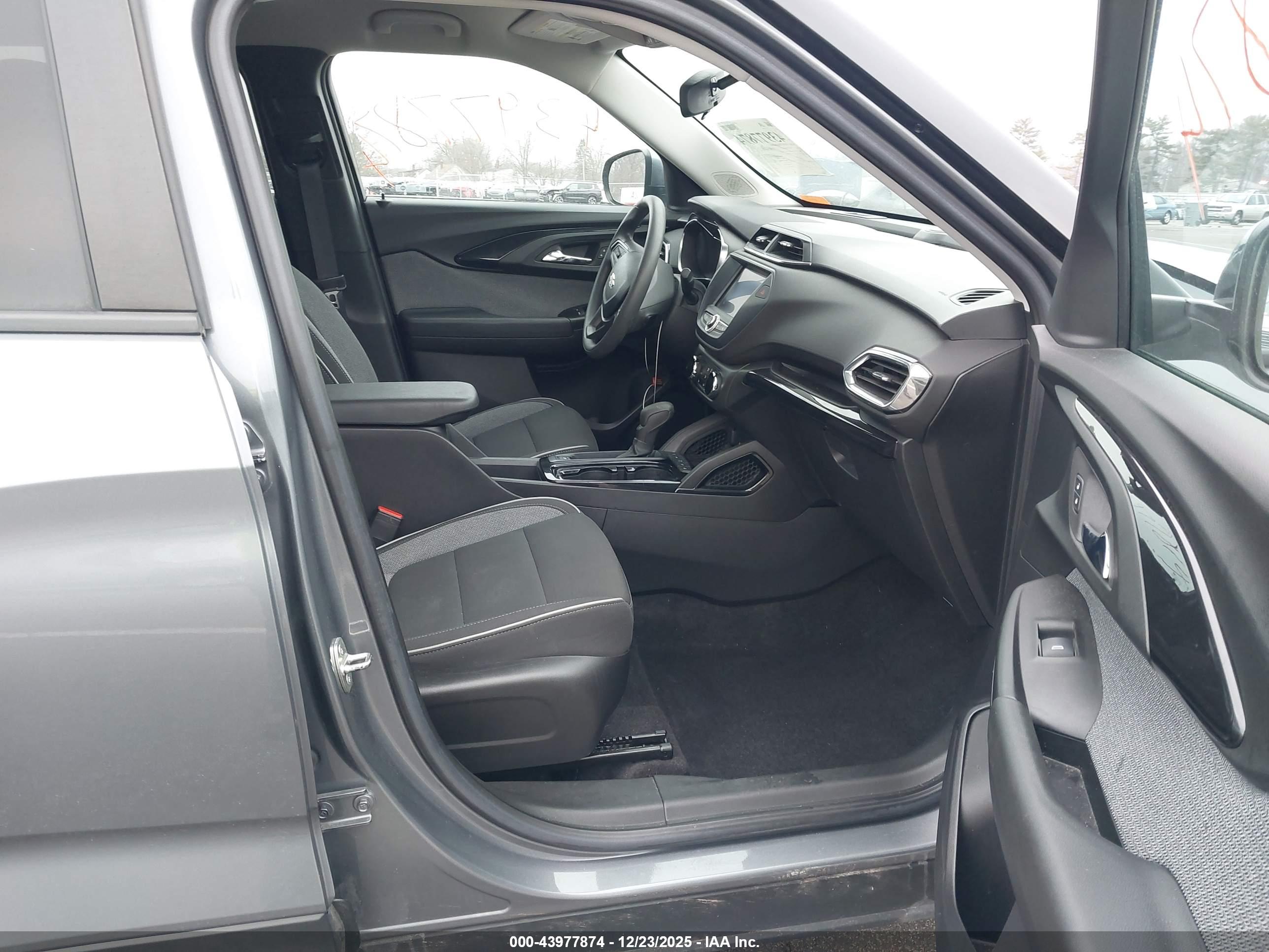 CHEVROLET TRAILBLAZER image 5