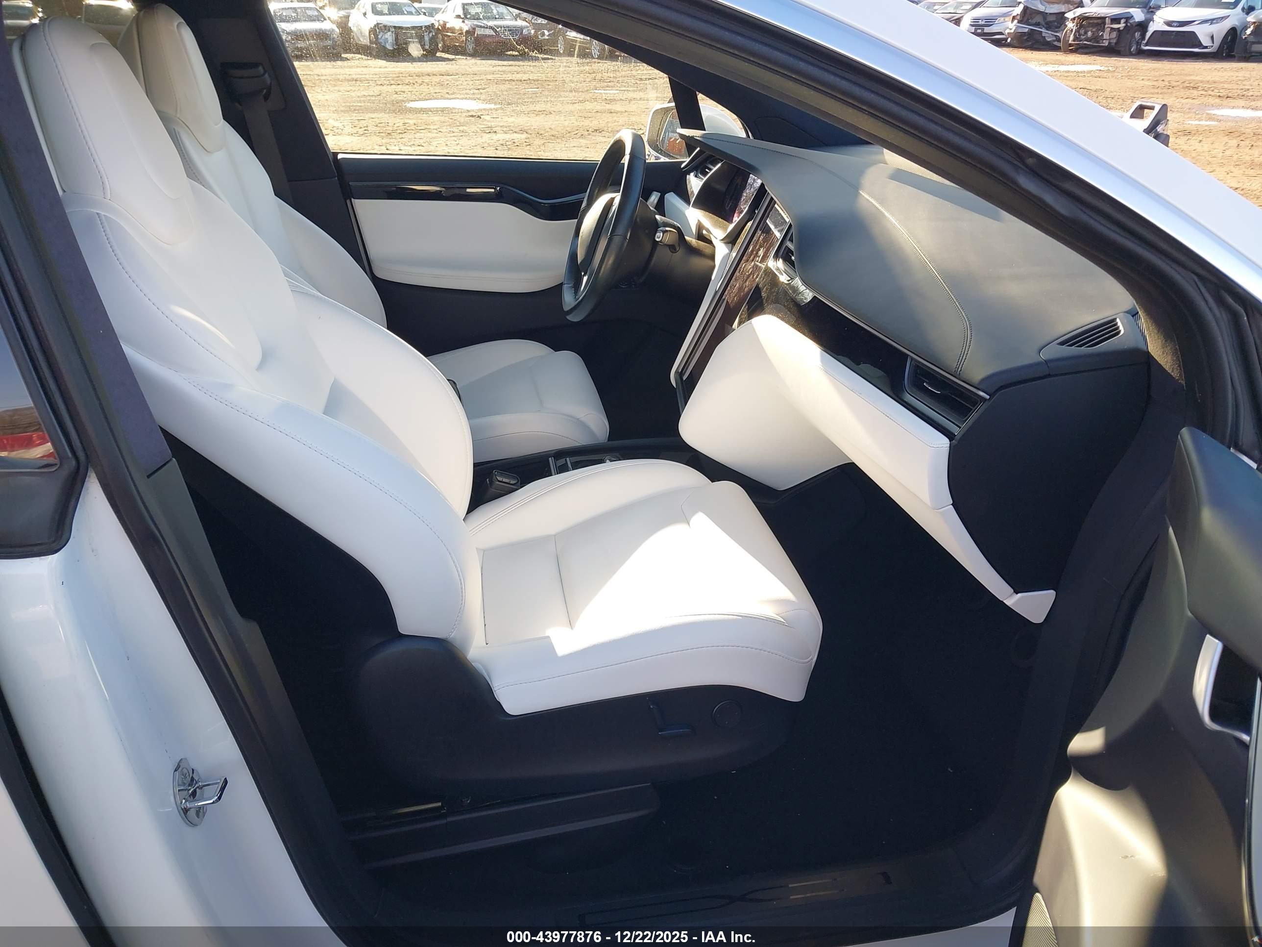 TESLA MODEL image 5