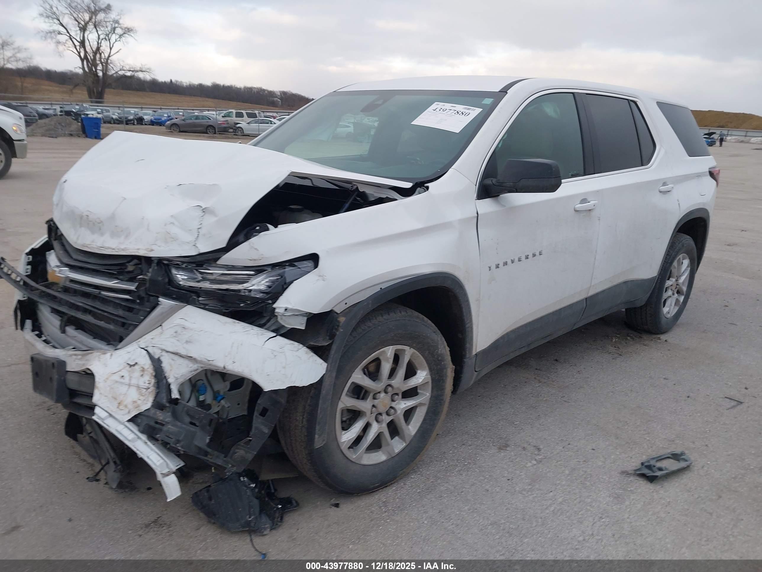 CHEVROLET TRAVERSE image 2