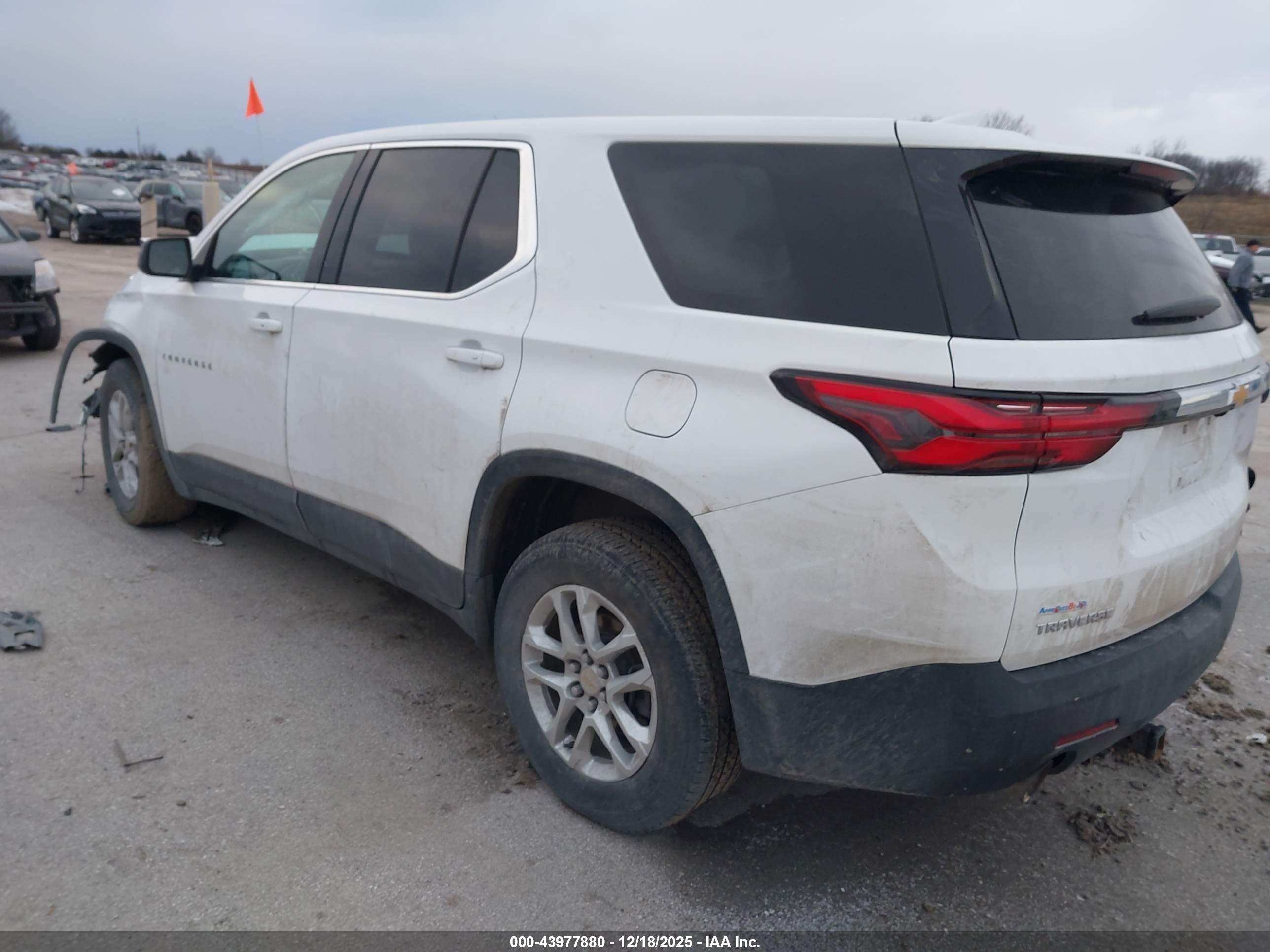 CHEVROLET TRAVERSE image 3