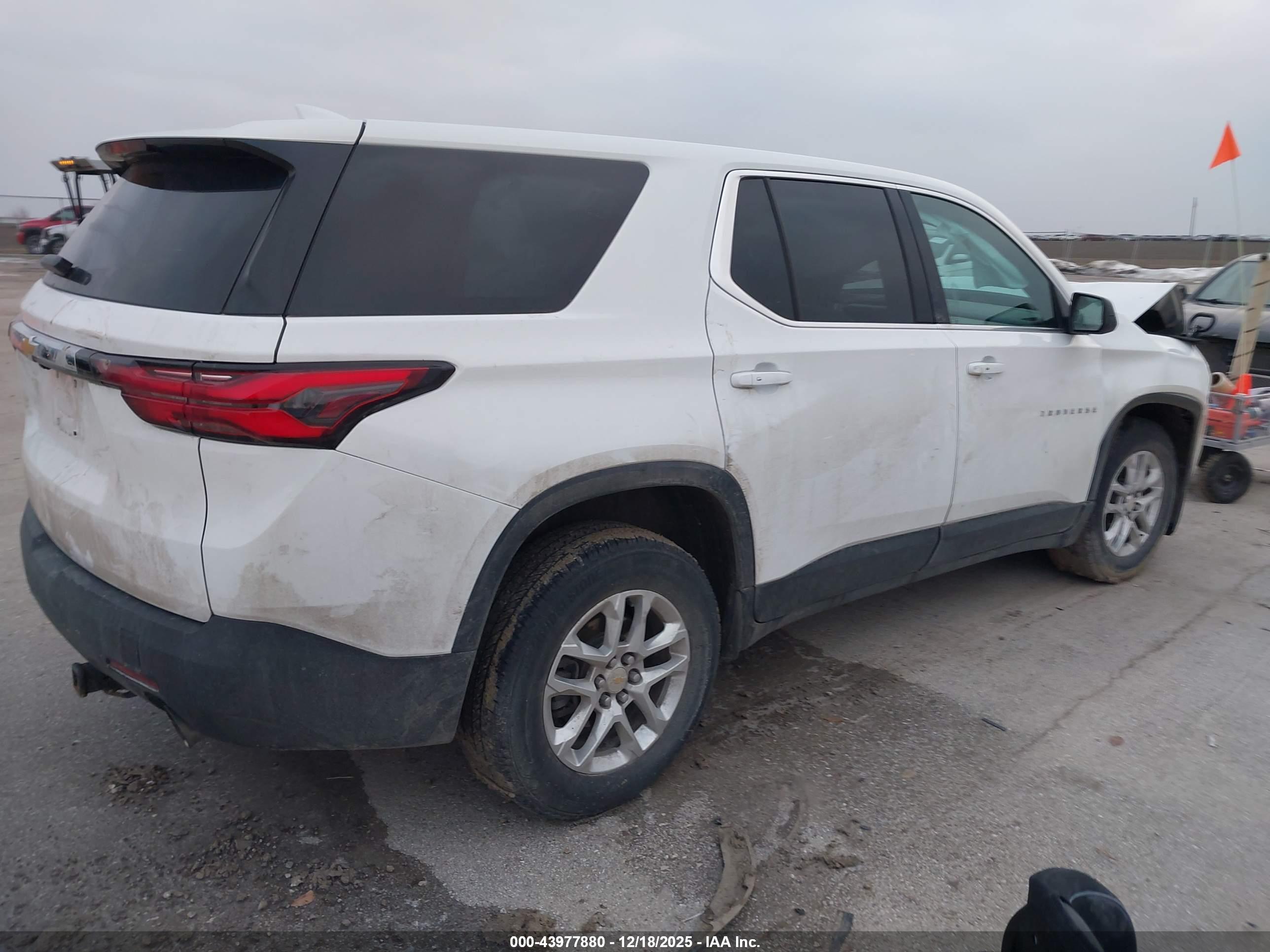 CHEVROLET TRAVERSE image 4