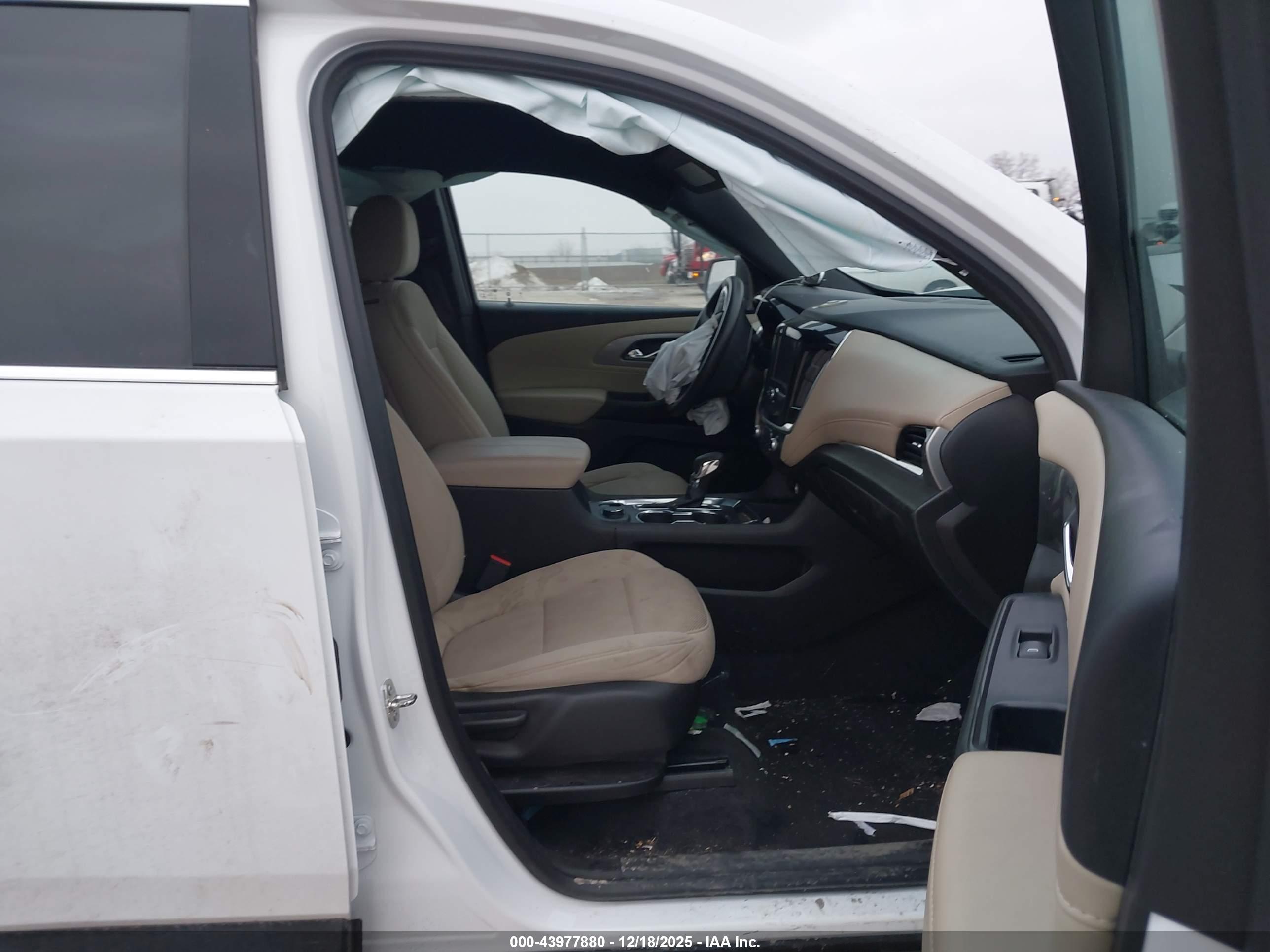 CHEVROLET TRAVERSE image 5