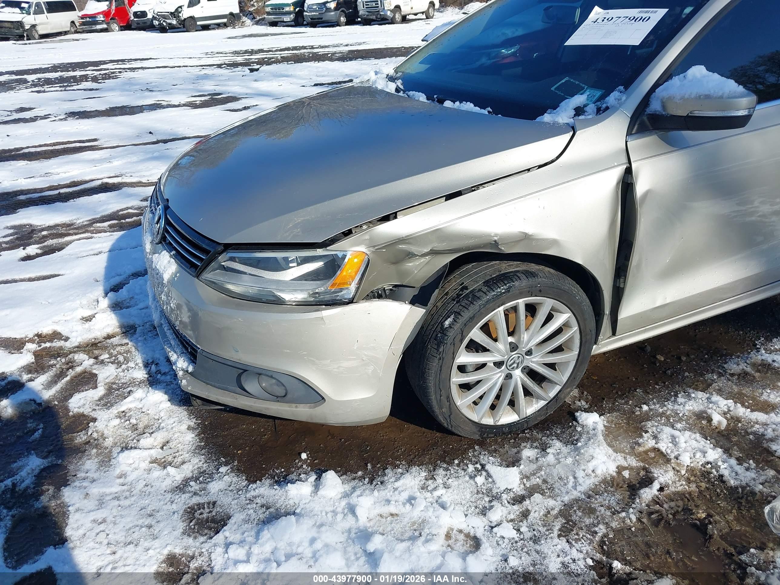 VOLKSWAGEN JETTA image 6