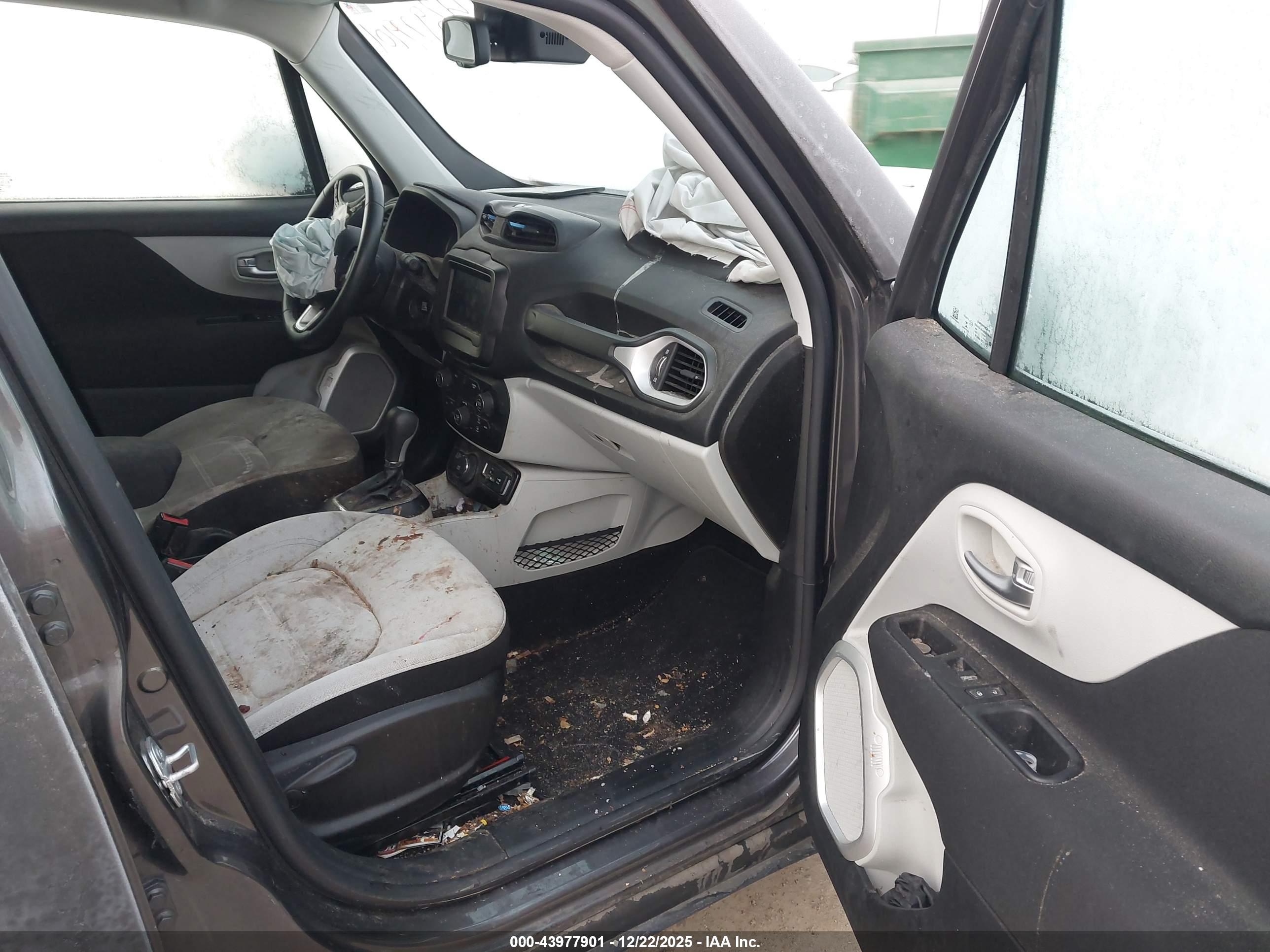 JEEP RENEGADE image 5