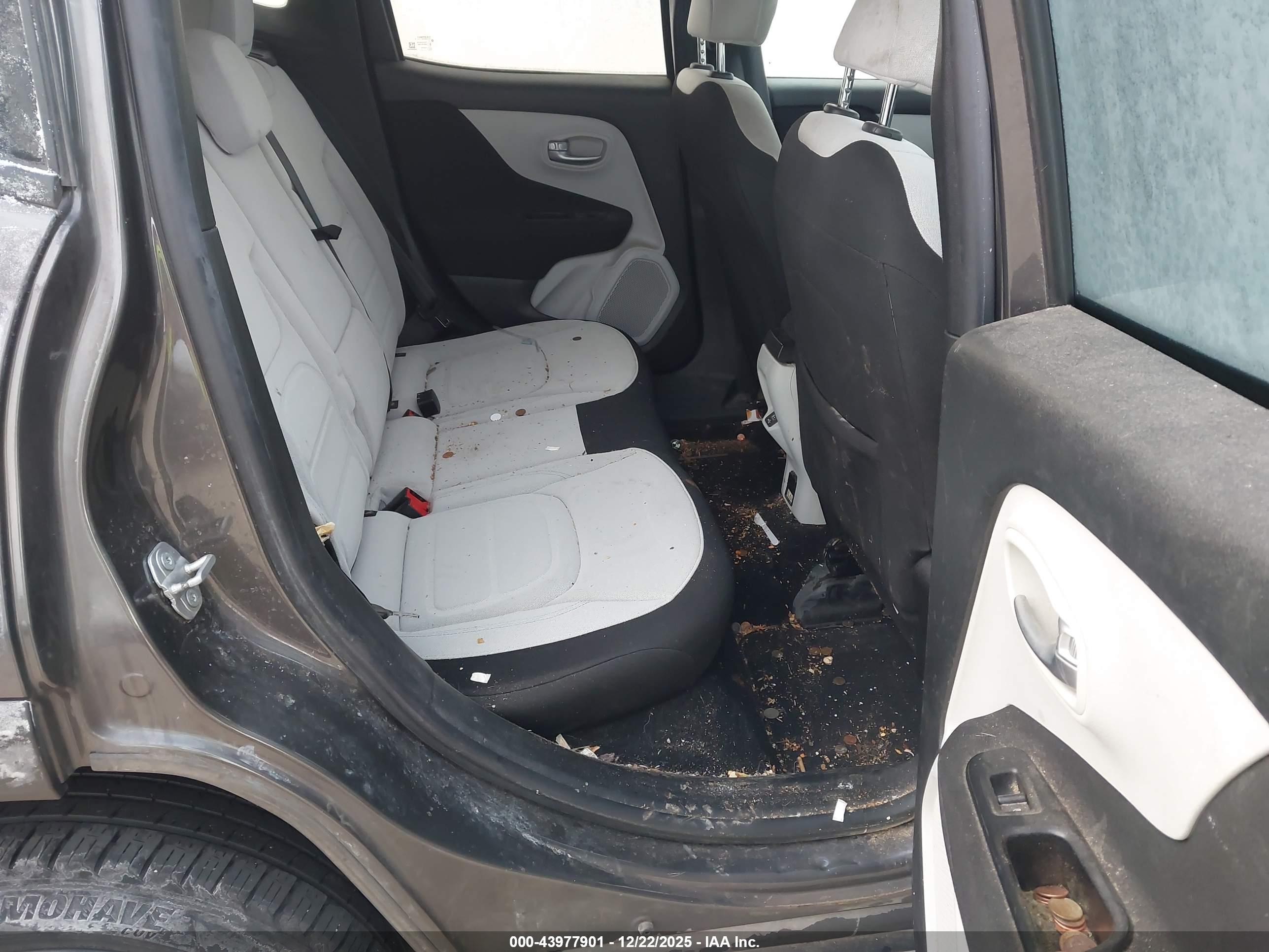 JEEP RENEGADE image 8