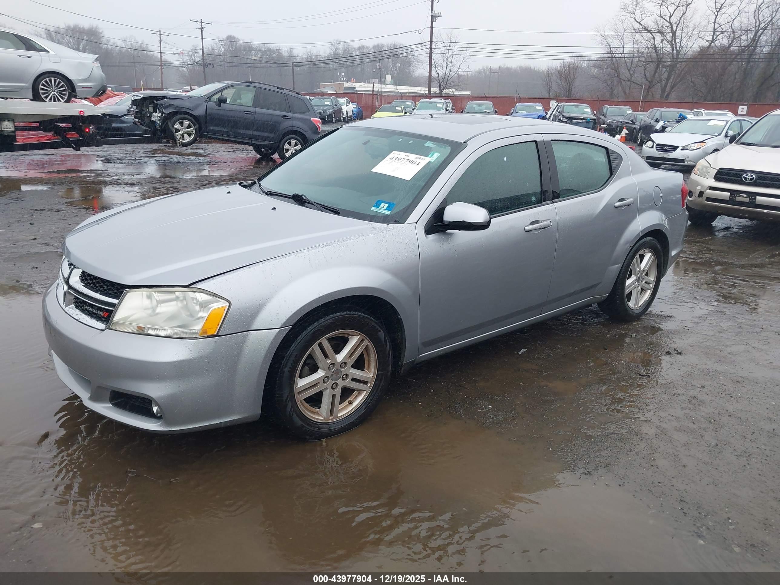 DODGE AVENGER image 2