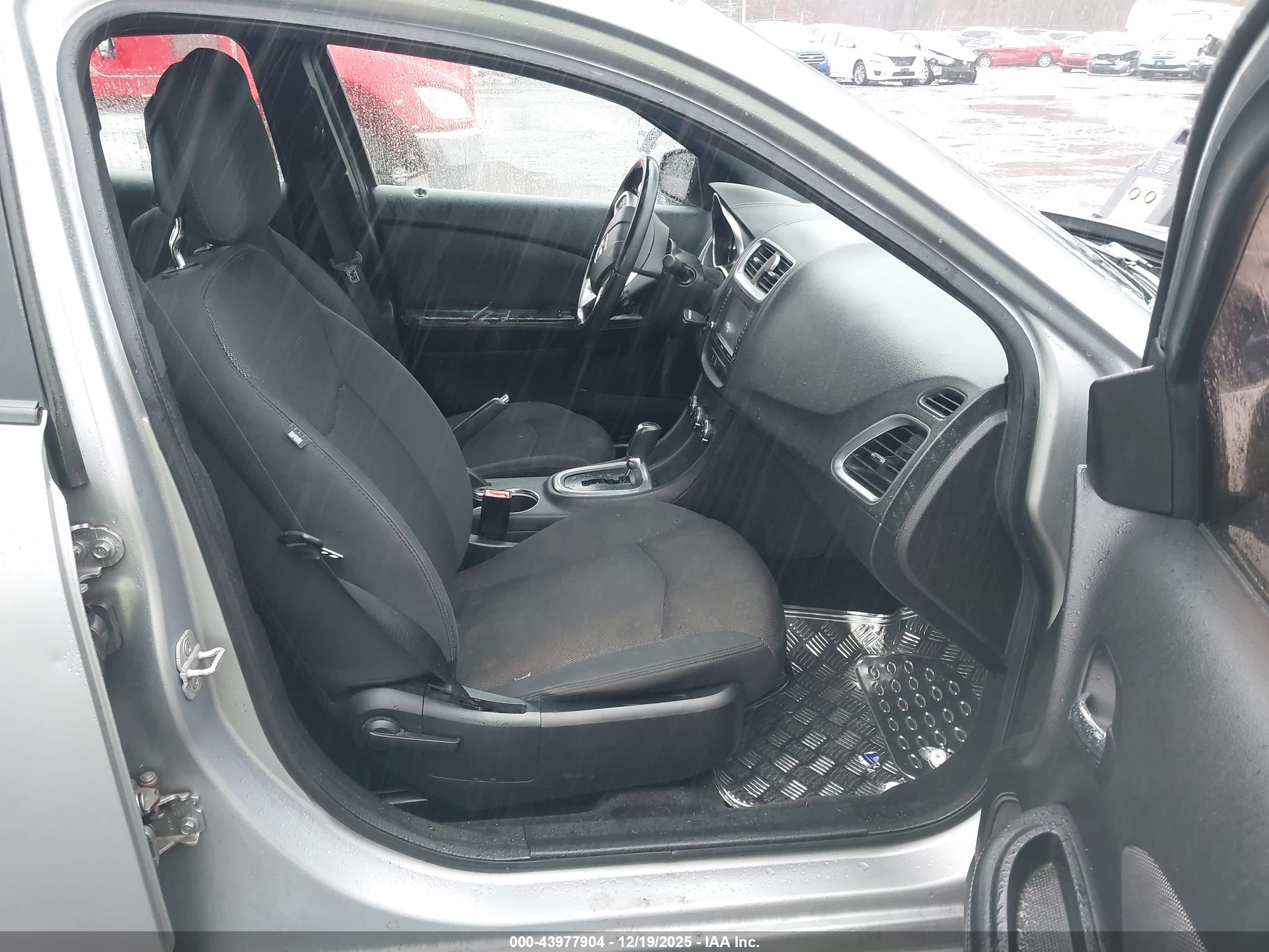 DODGE AVENGER image 5