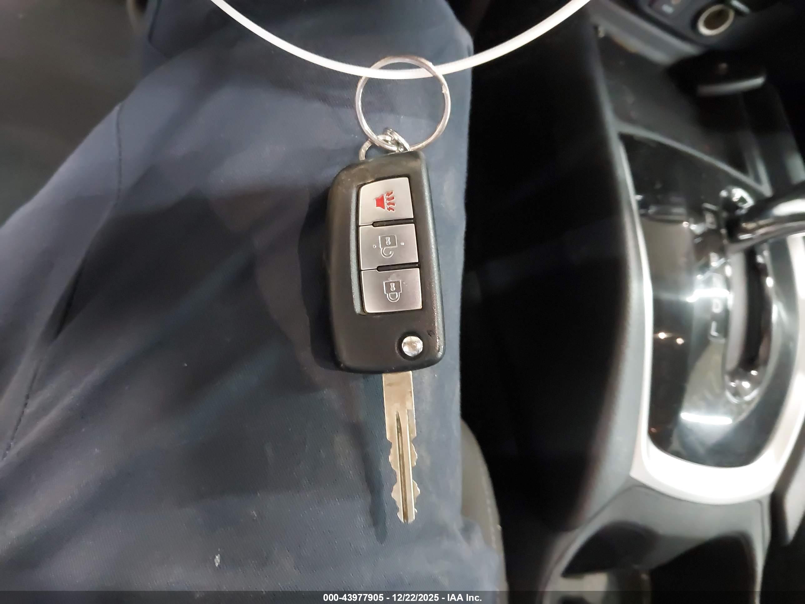 NISSAN ROGUE image 11