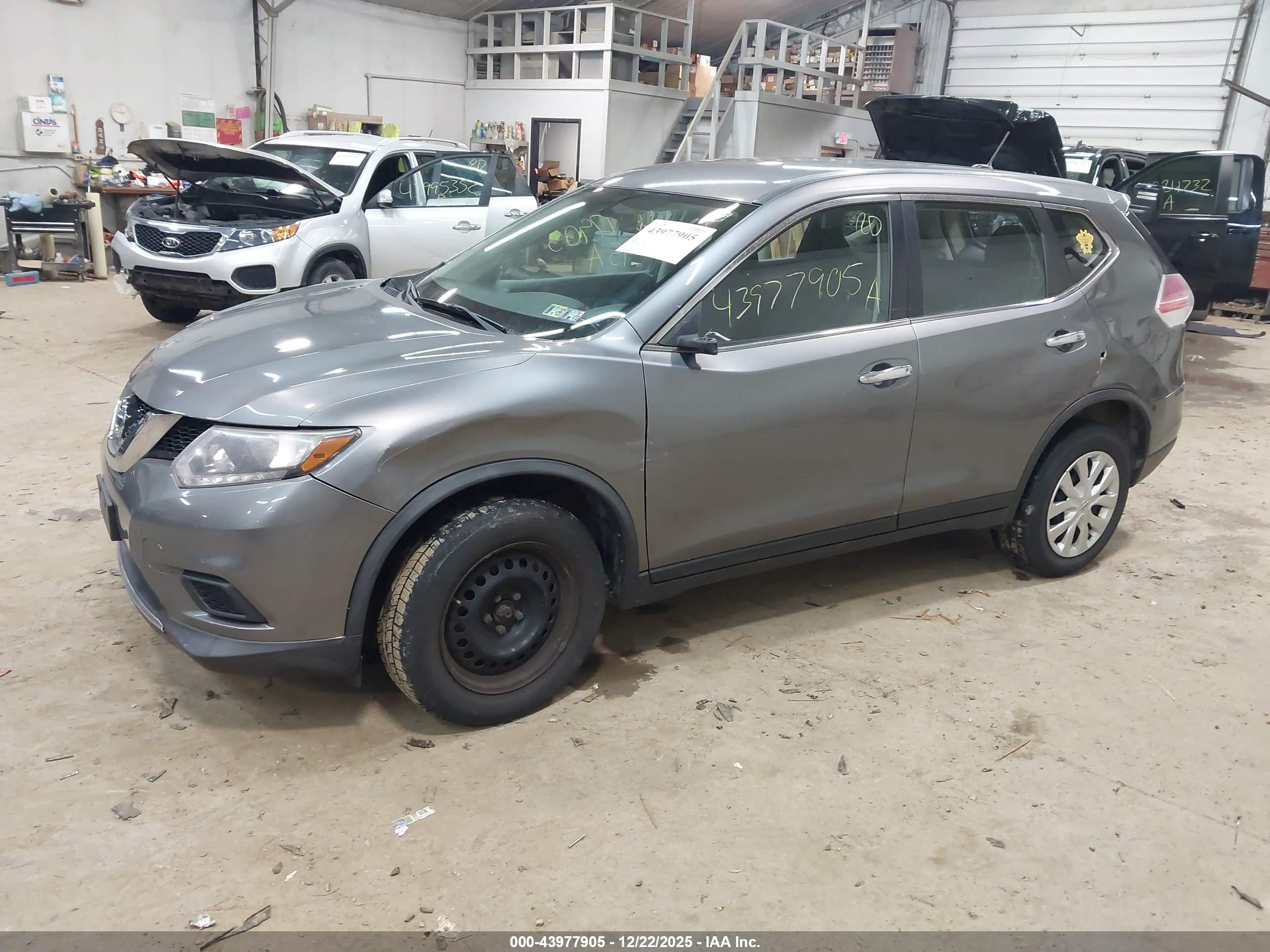 NISSAN ROGUE image 2