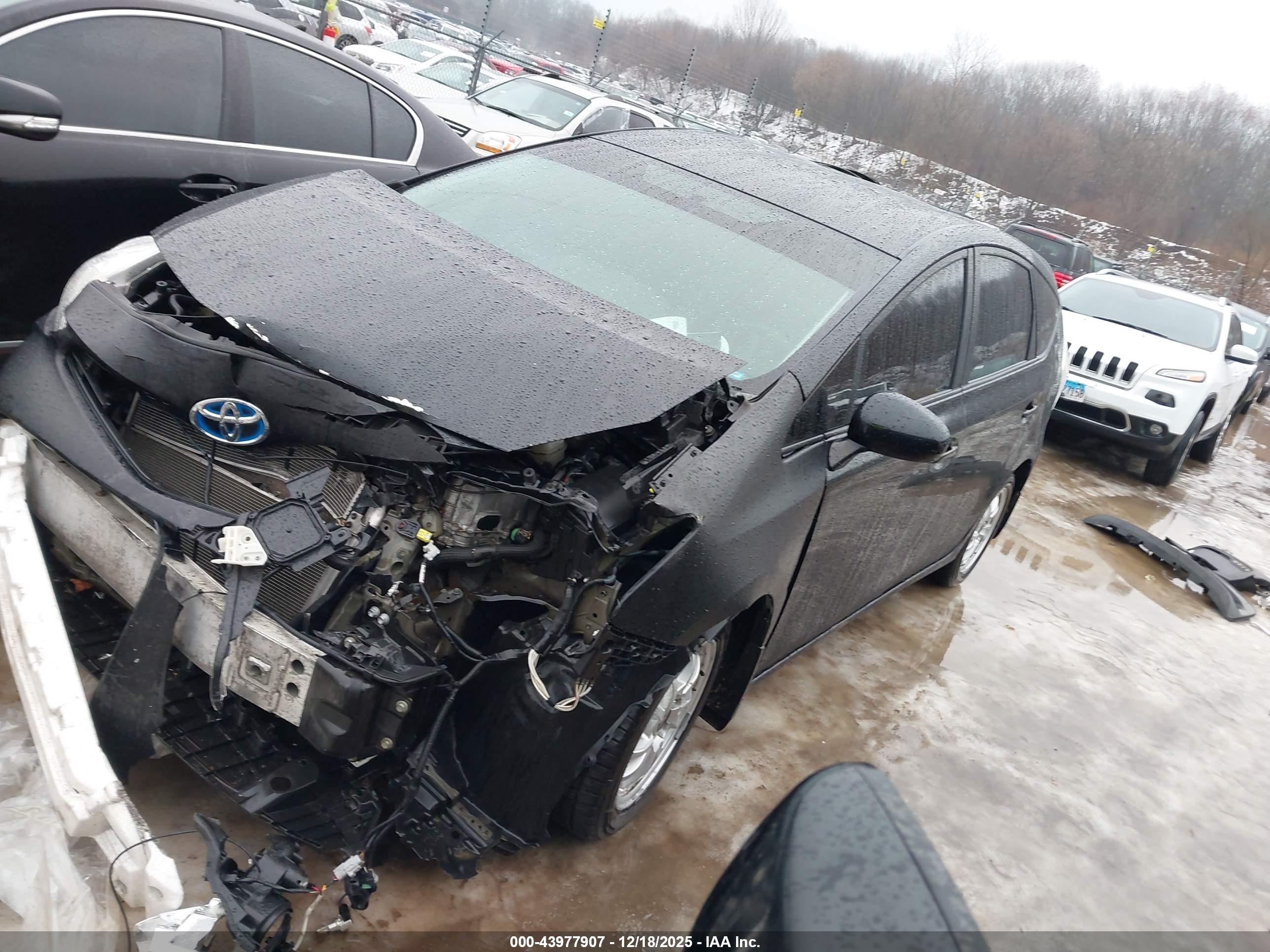 TOYOTA PRIUS image 2