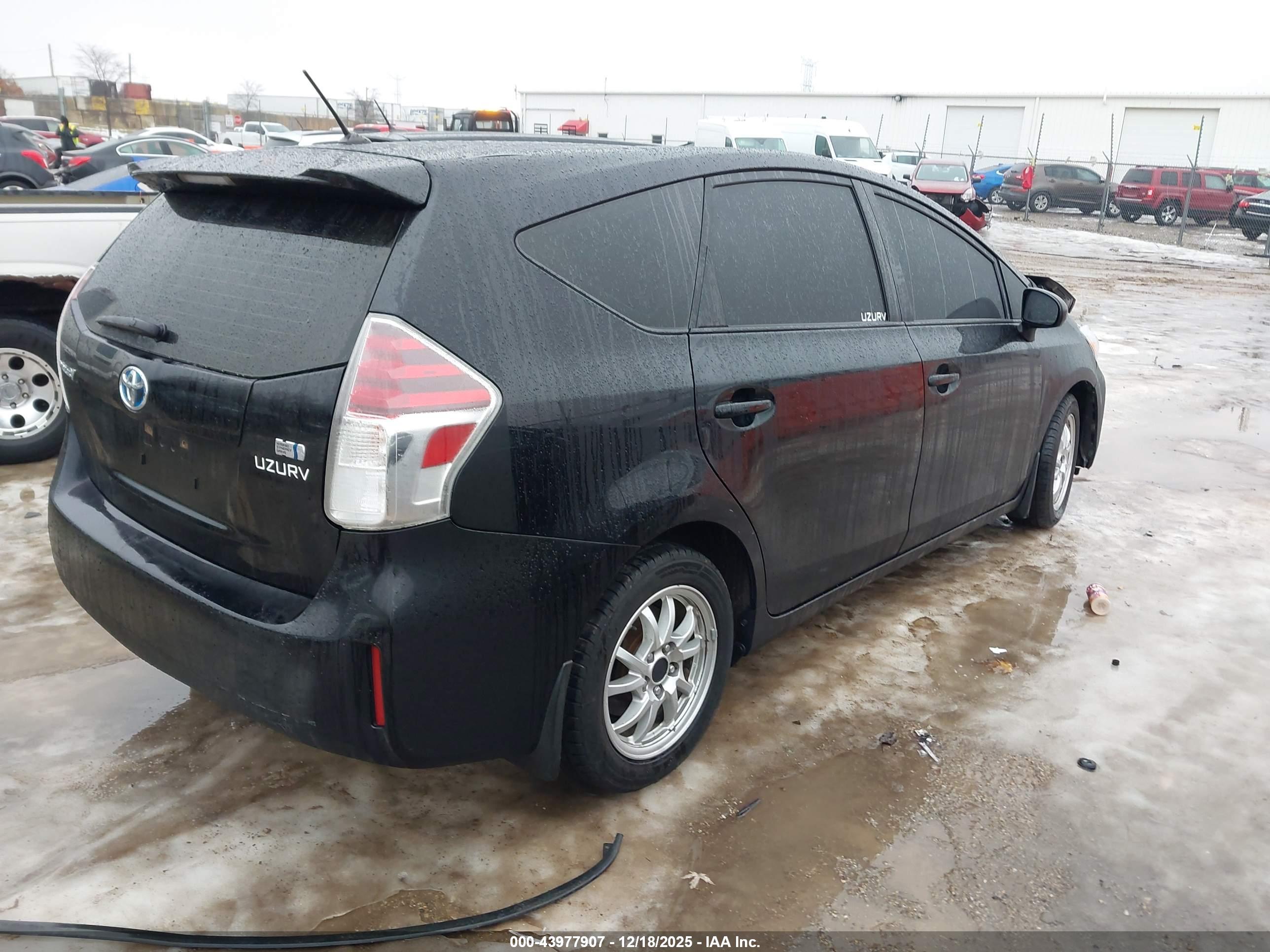 TOYOTA PRIUS image 4