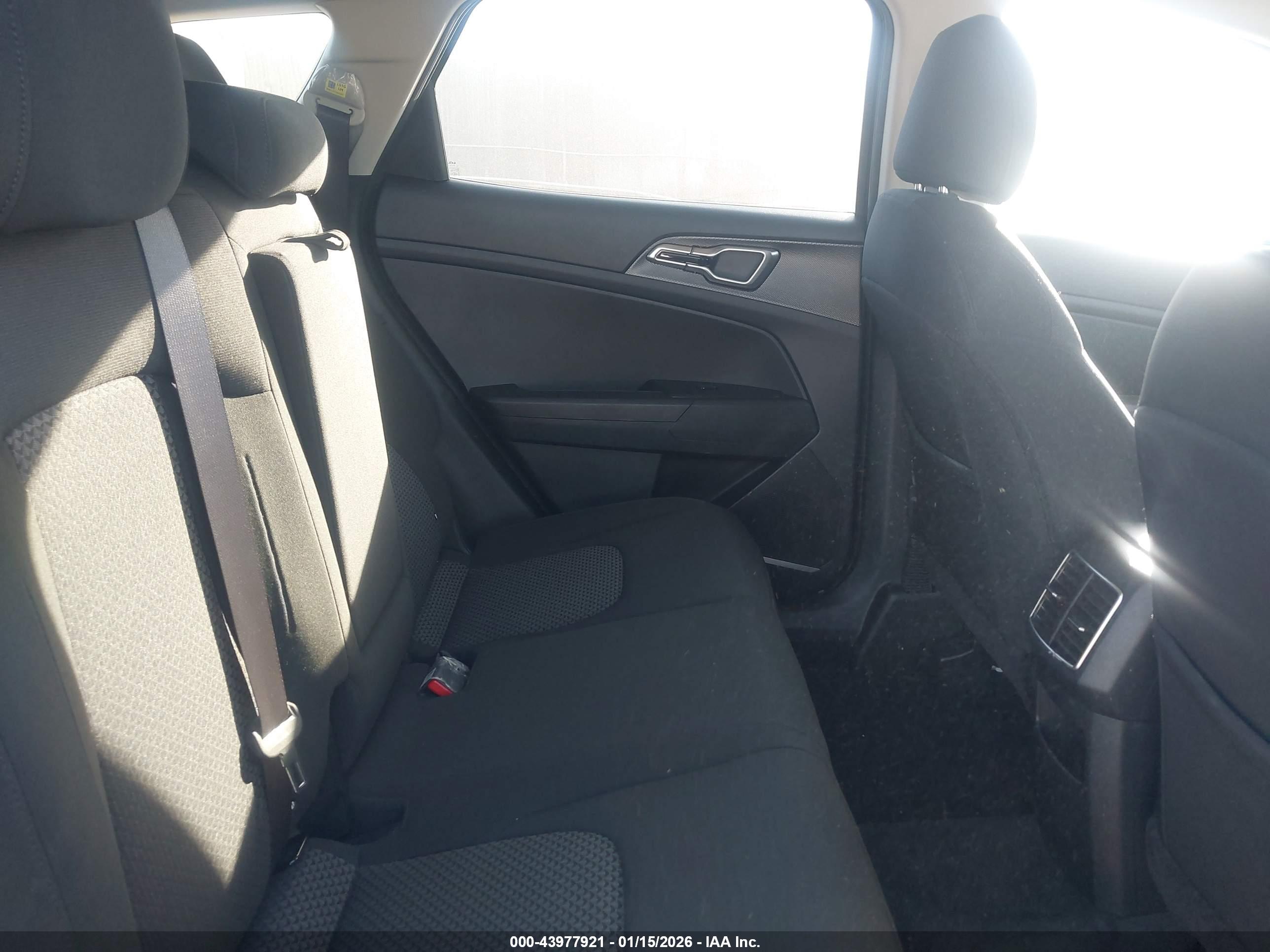 KIA SPORTAGE image 8