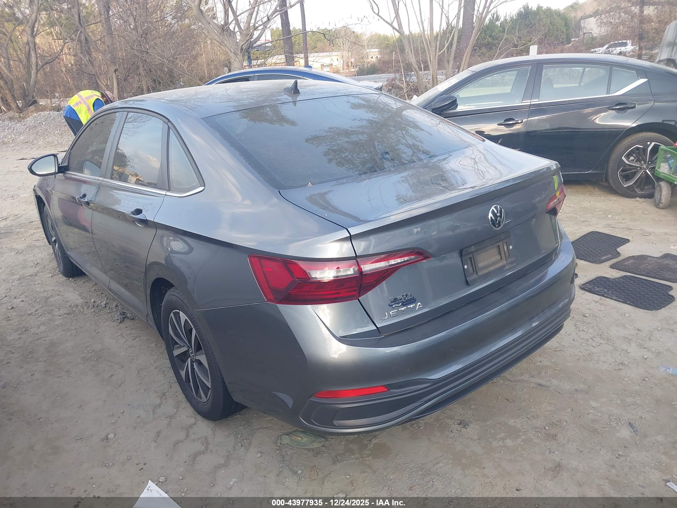 VOLKSWAGEN JETTA image 3