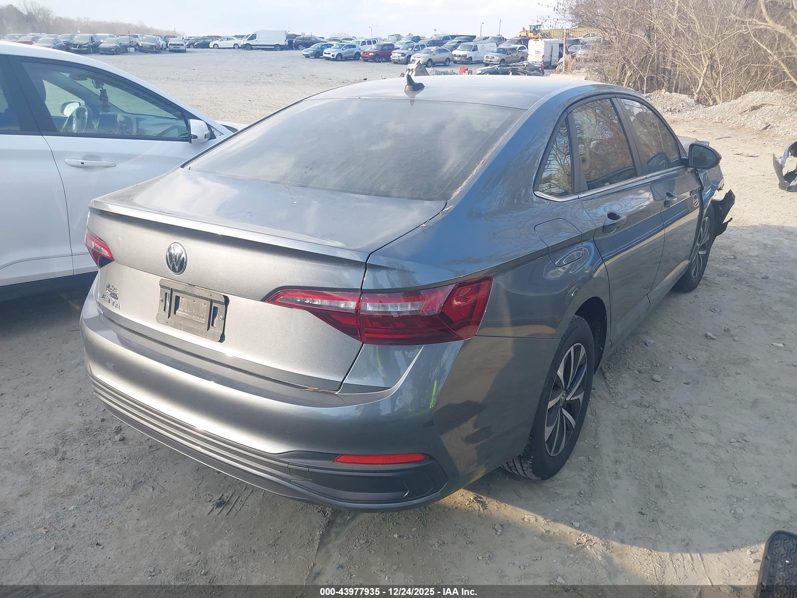 VOLKSWAGEN JETTA image 4