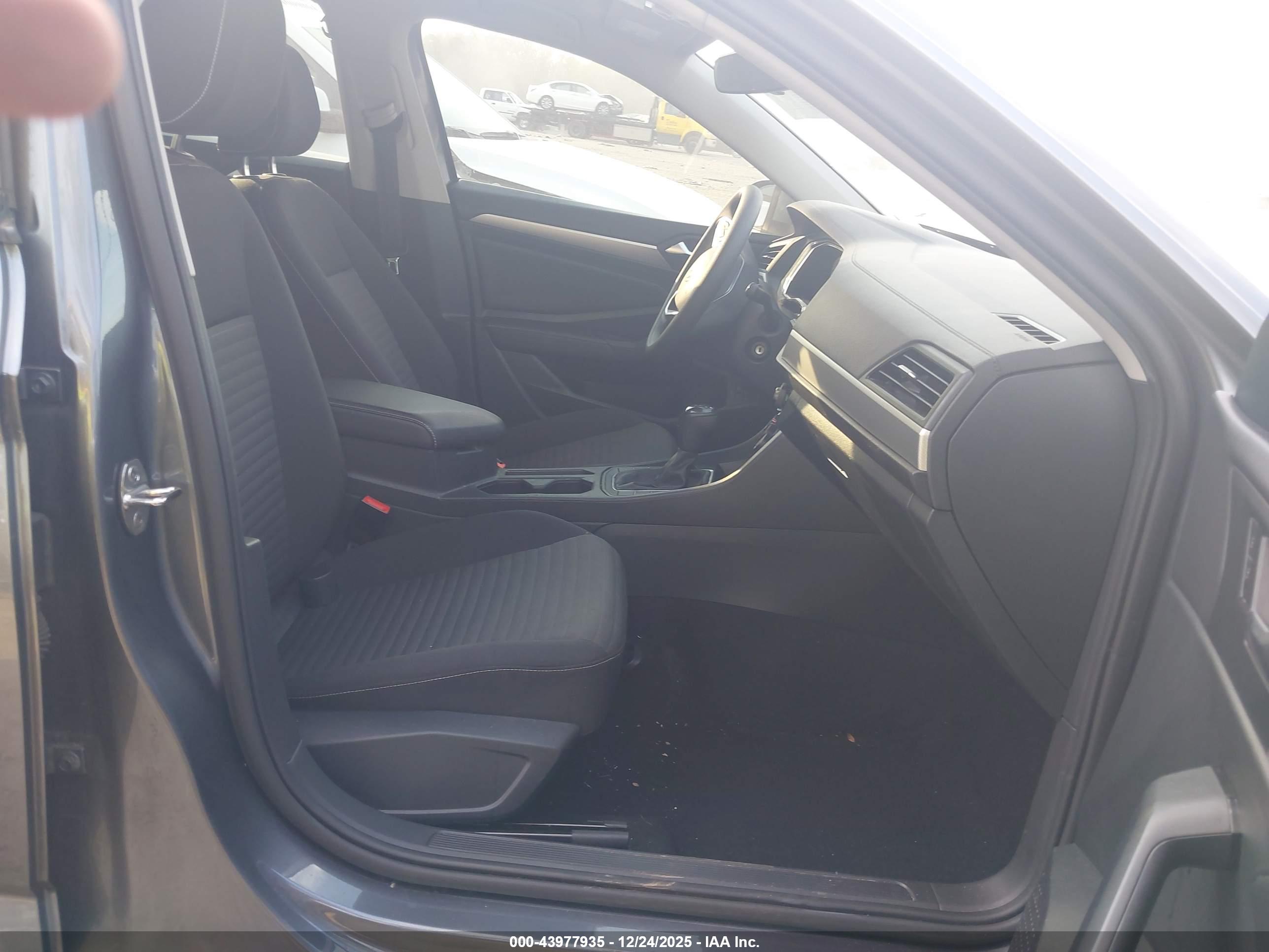 VOLKSWAGEN JETTA image 5
