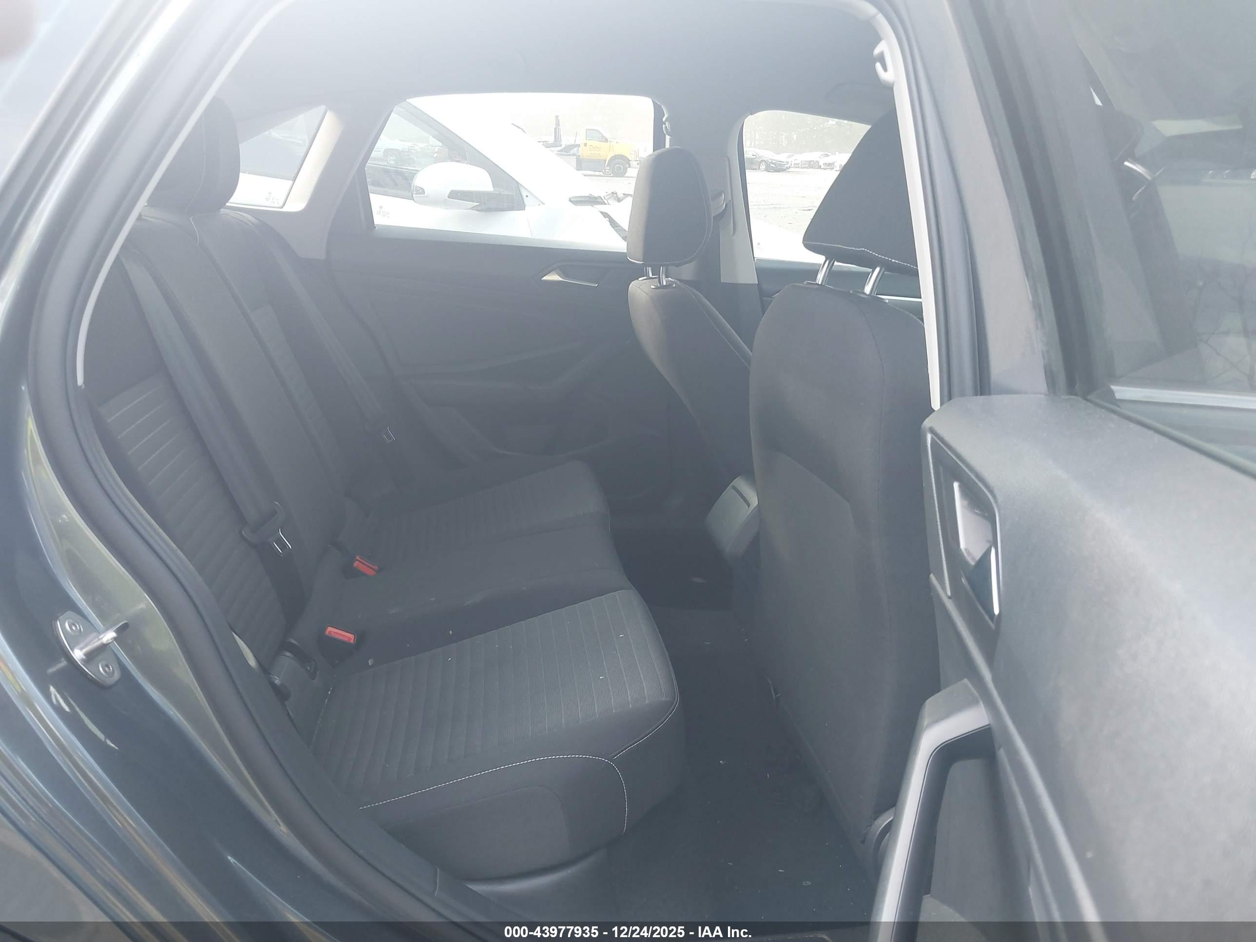 VOLKSWAGEN JETTA image 8