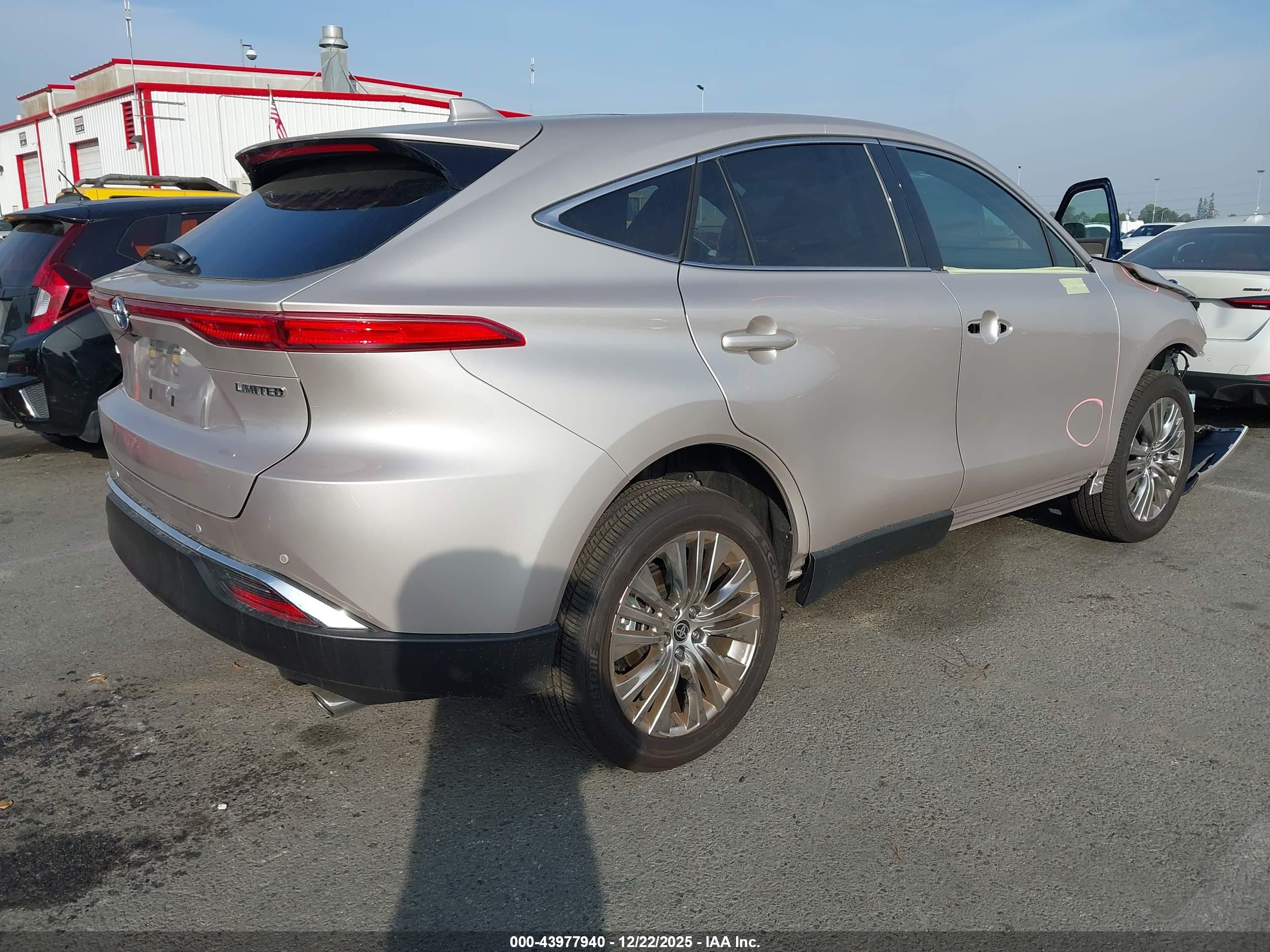 TOYOTA VENZA image 4
