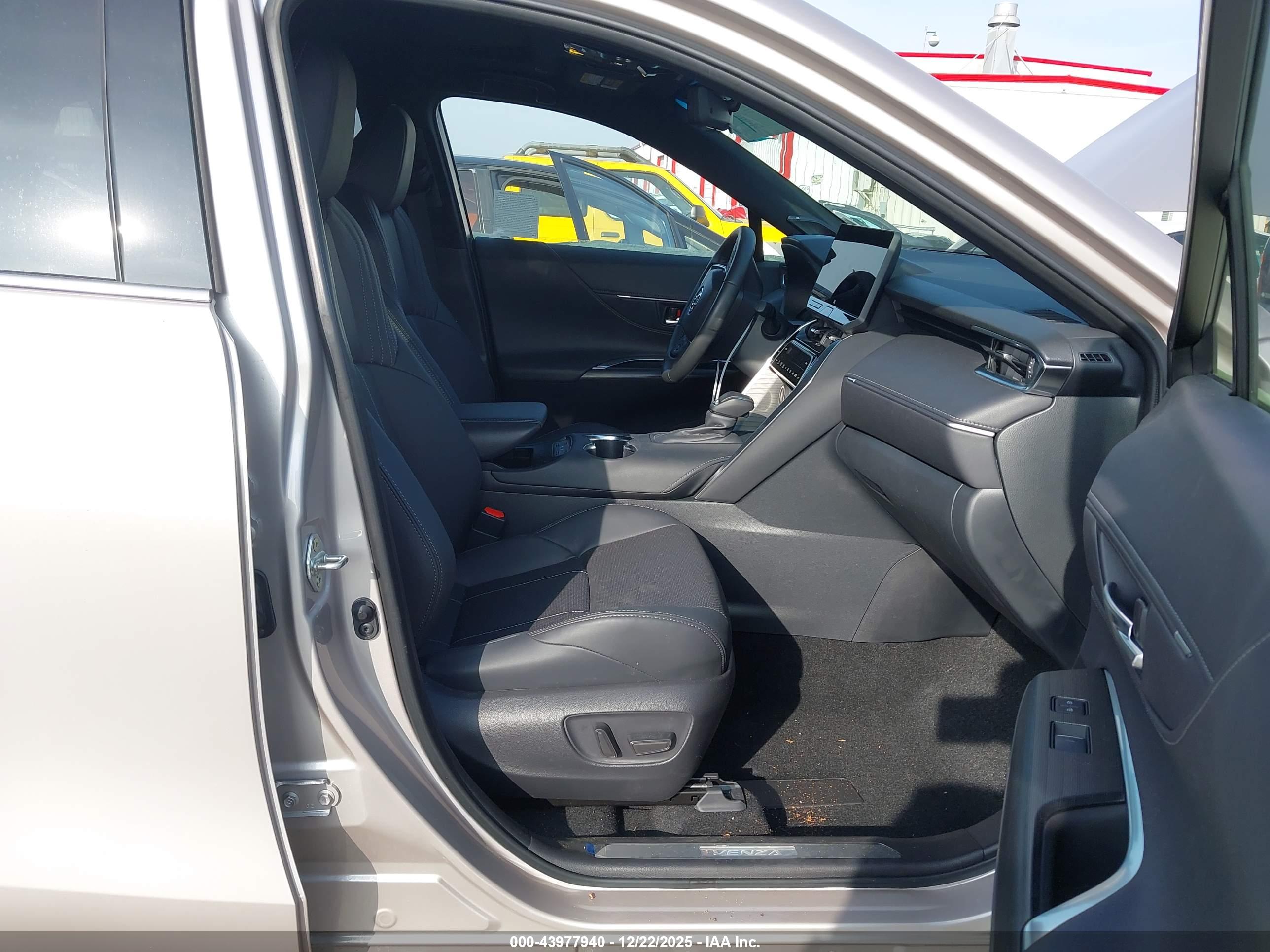 TOYOTA VENZA image 5