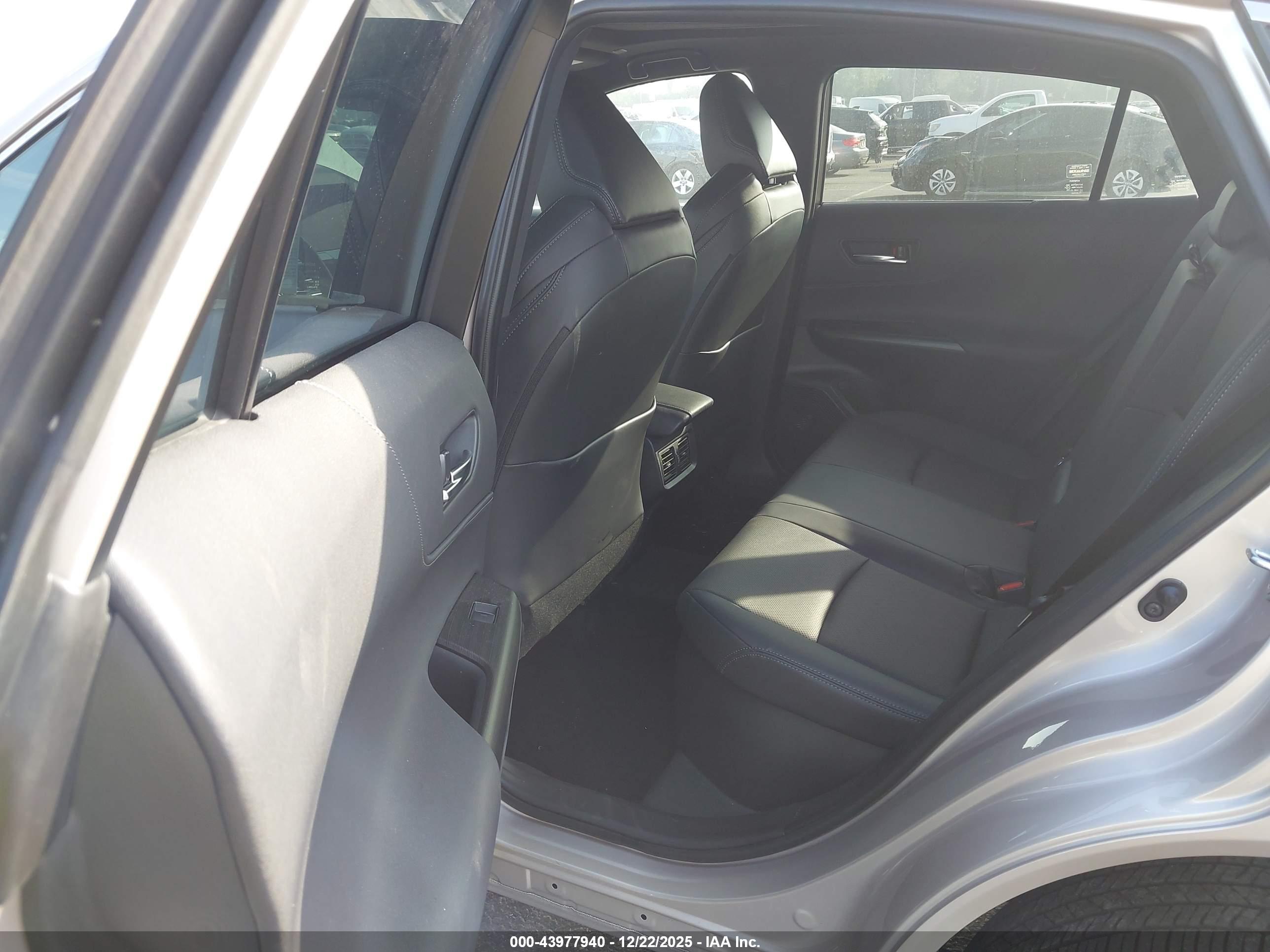 TOYOTA VENZA image 8