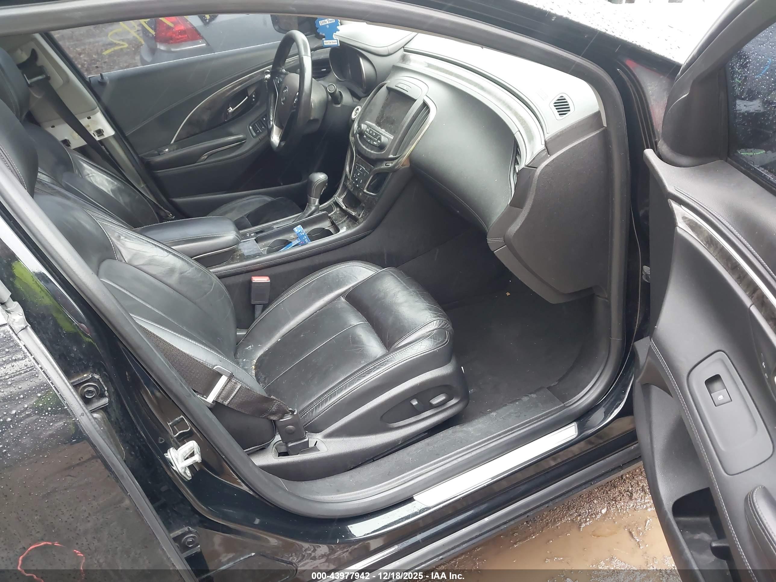 BUICK LACROSSE image 5
