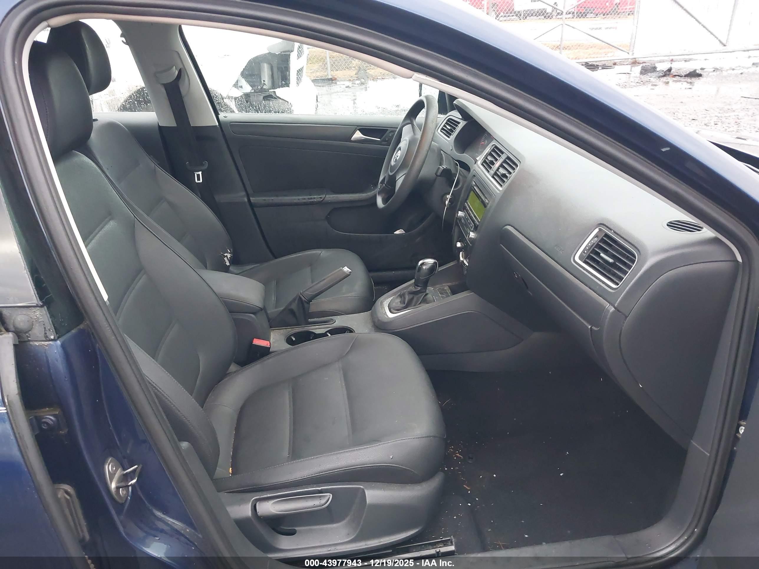 VOLKSWAGEN JETTA image 5