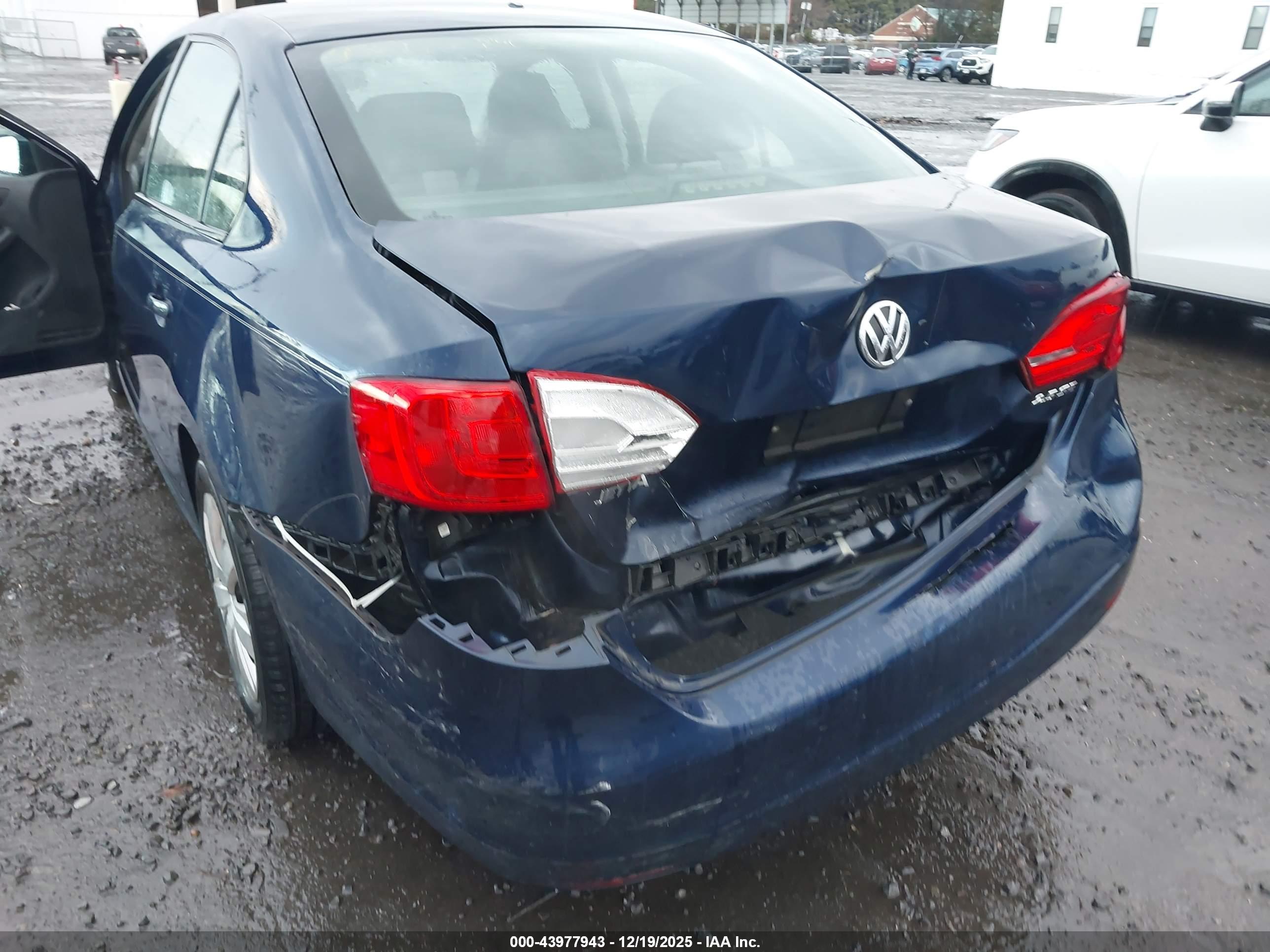VOLKSWAGEN JETTA image 6
