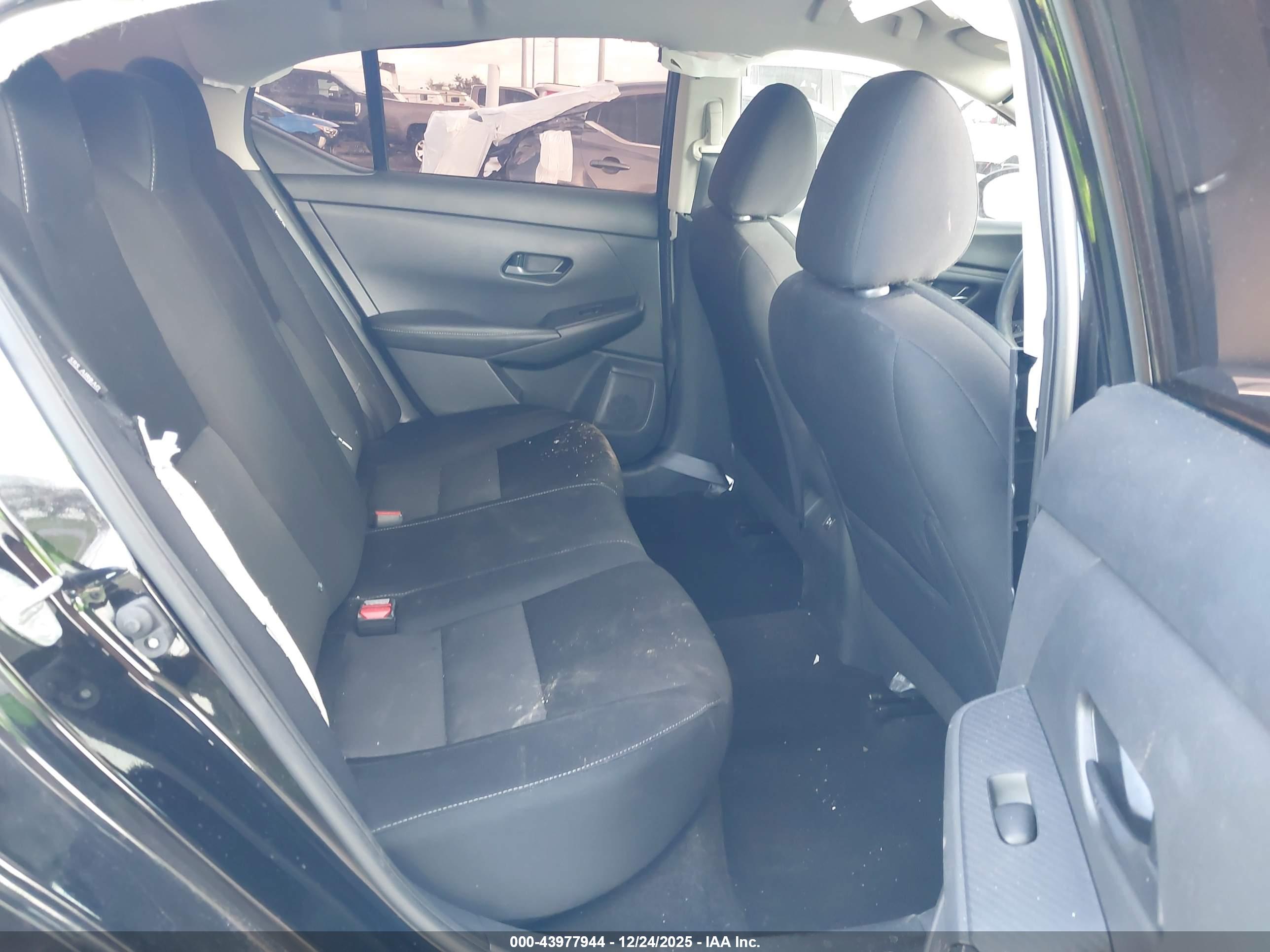 NISSAN SENTRA image 8