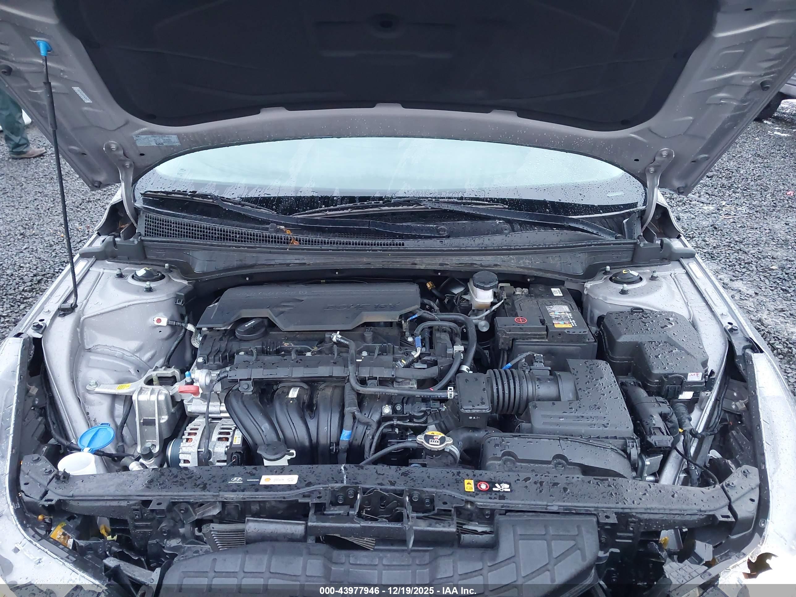 HYUNDAI ELANTRA image 10