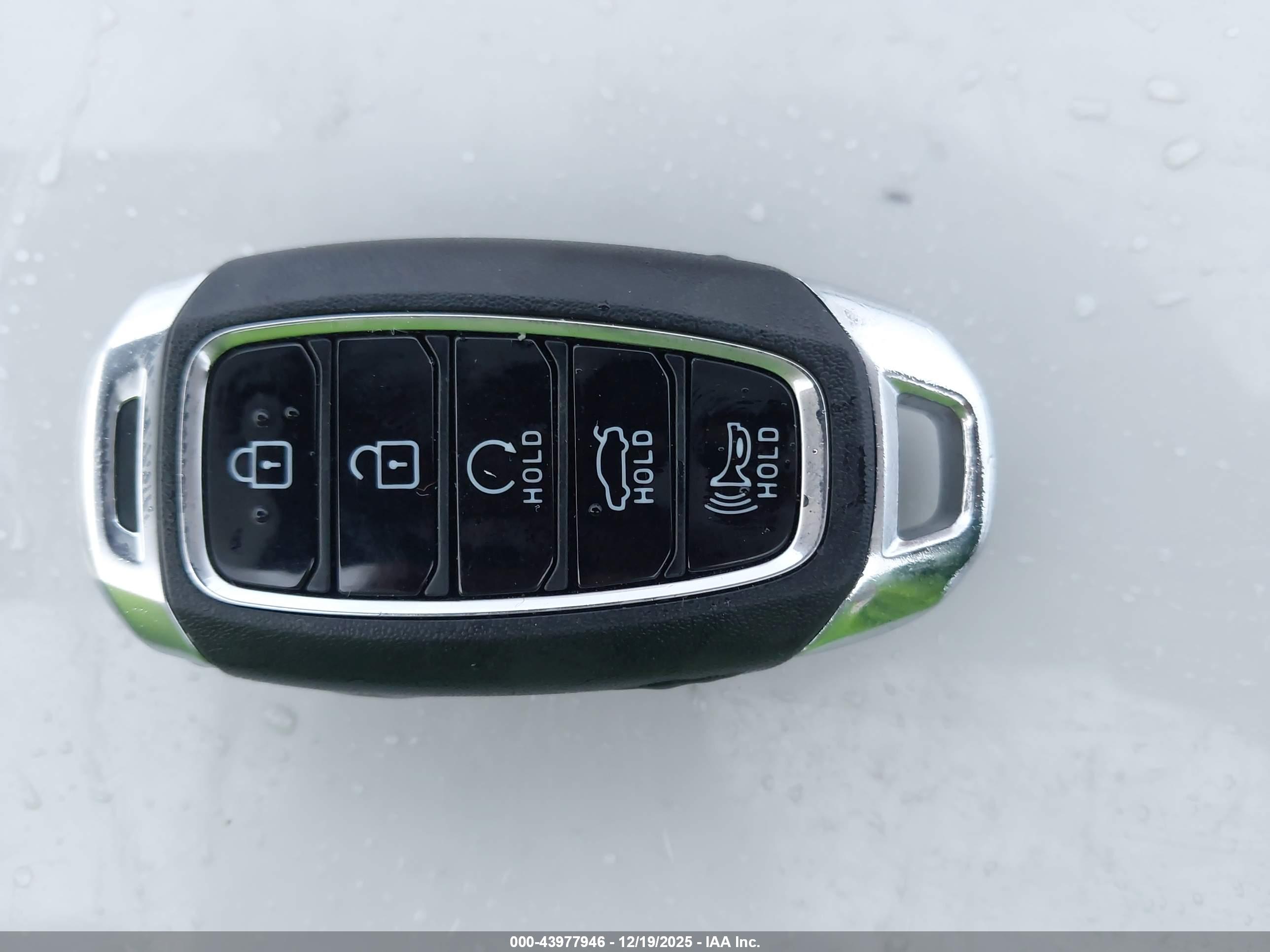 HYUNDAI ELANTRA image 11