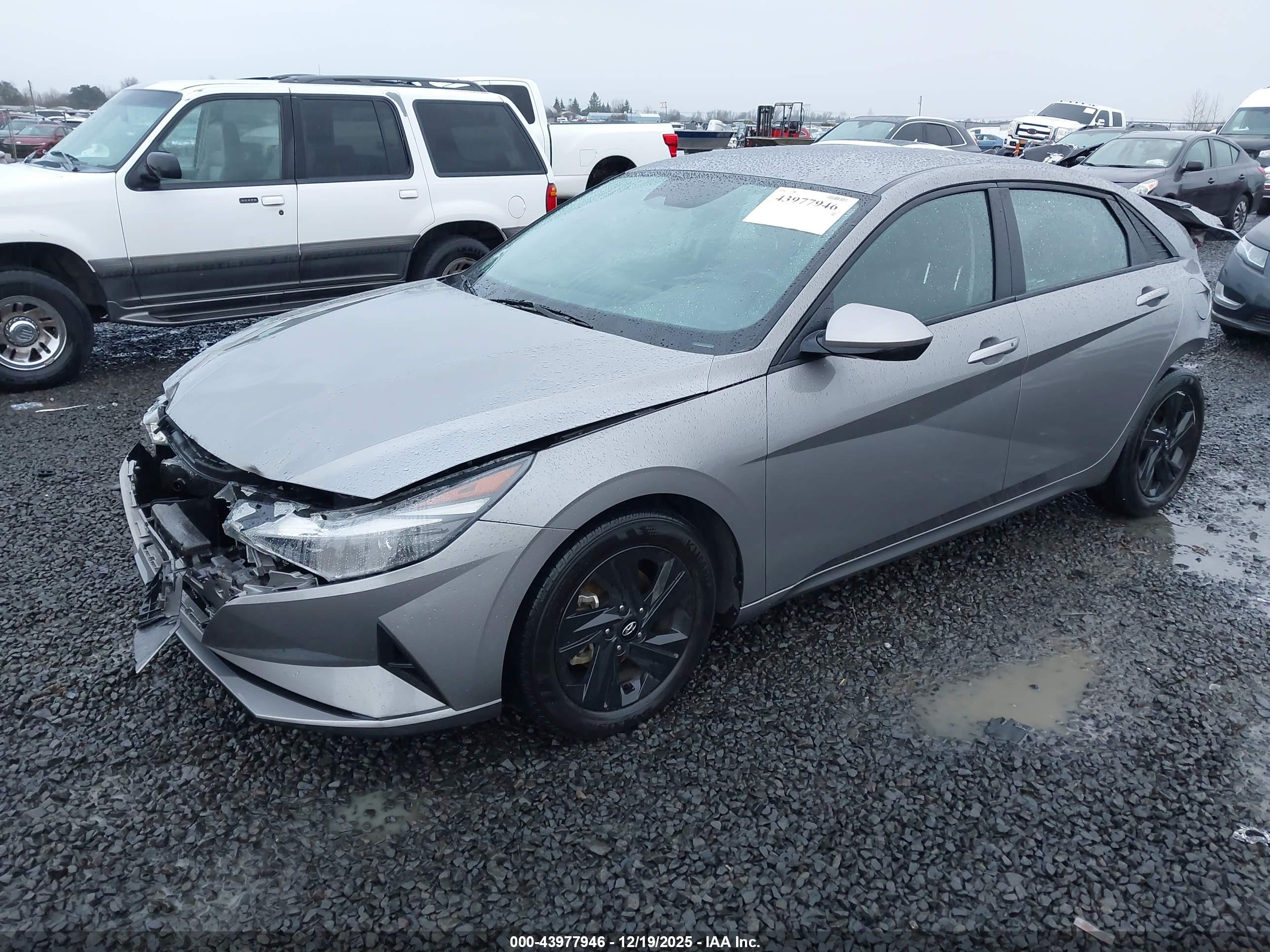 HYUNDAI ELANTRA image 2