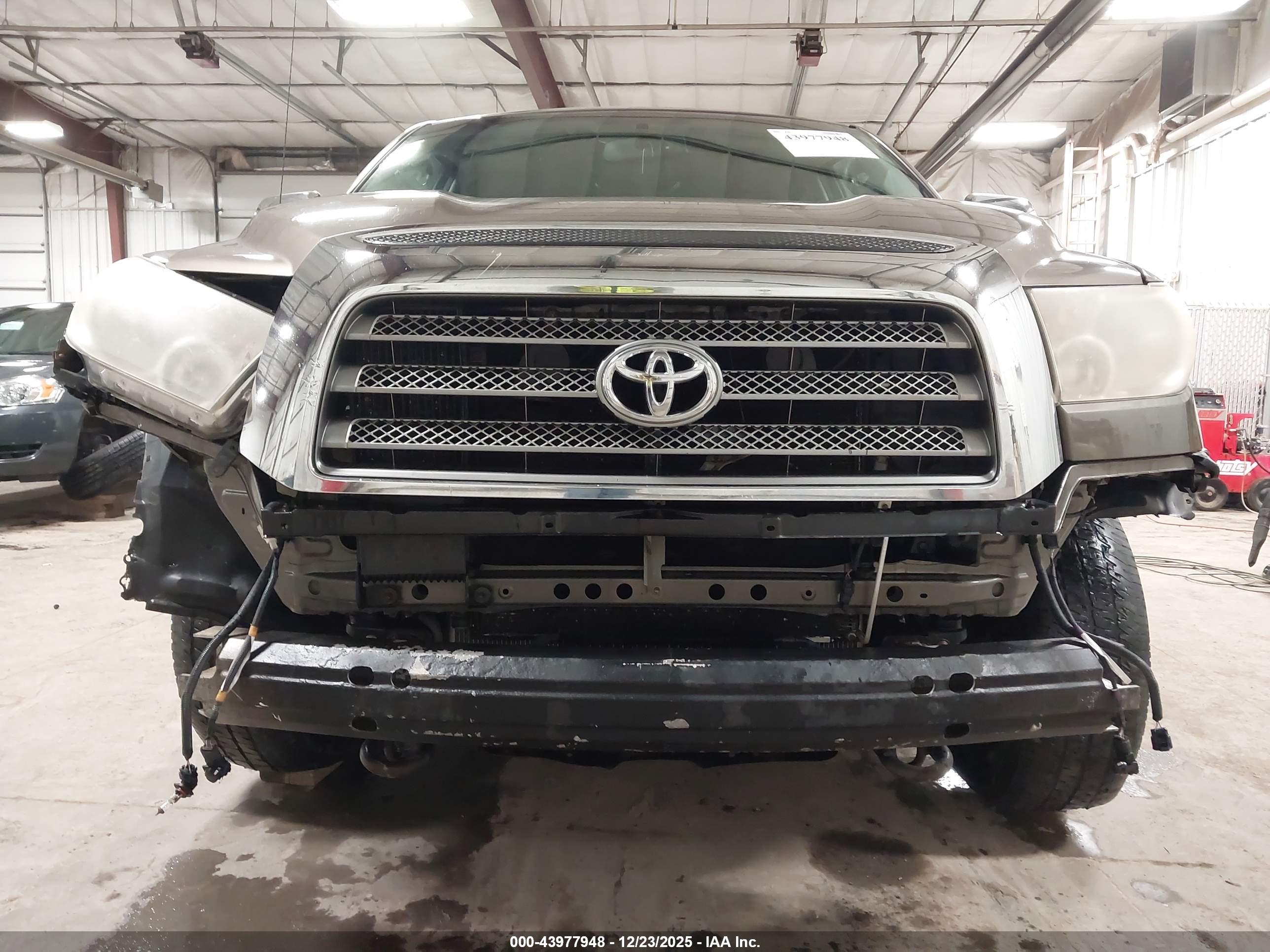 TOYOTA TUNDRA image 6