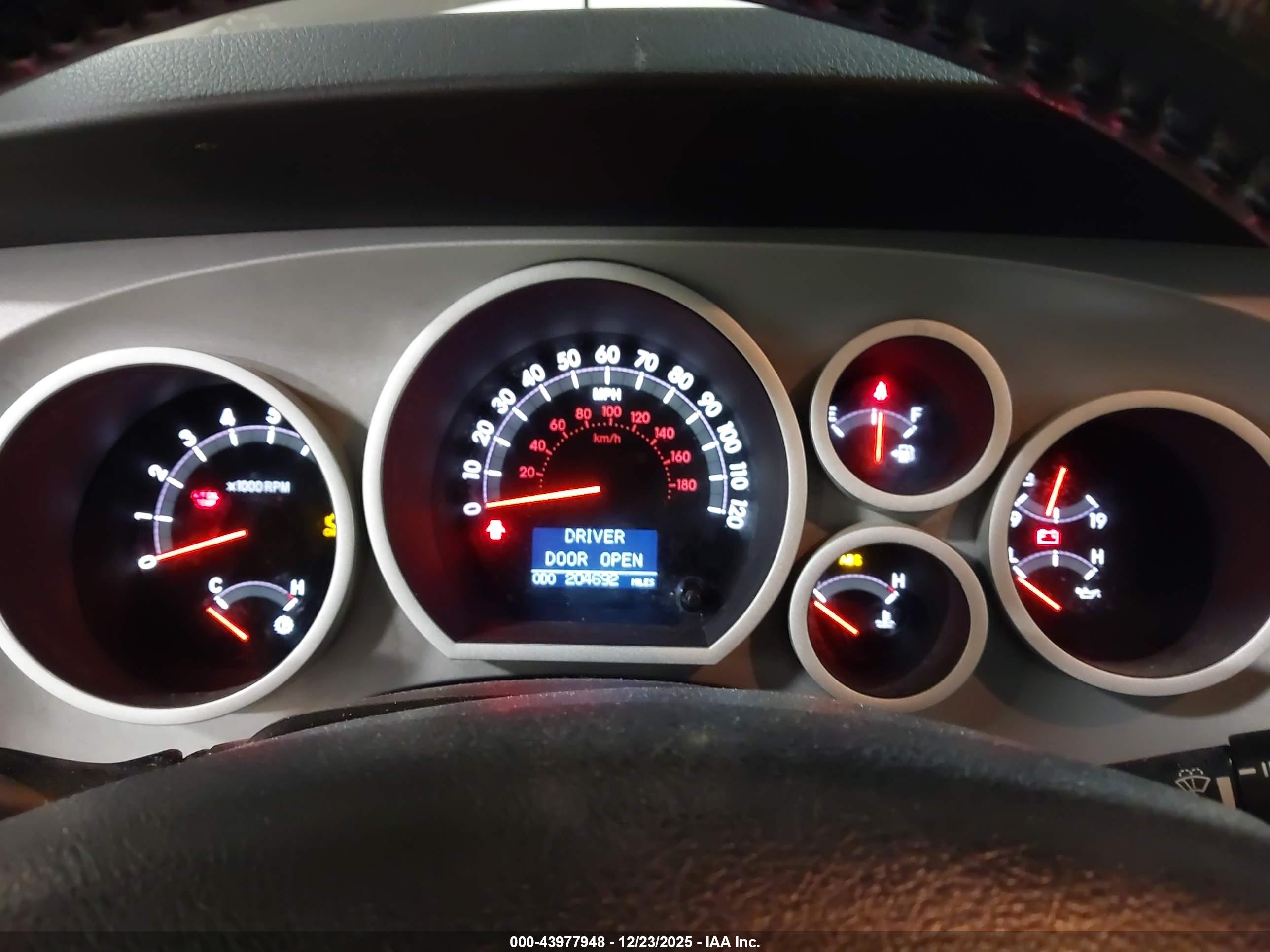 TOYOTA TUNDRA image 7